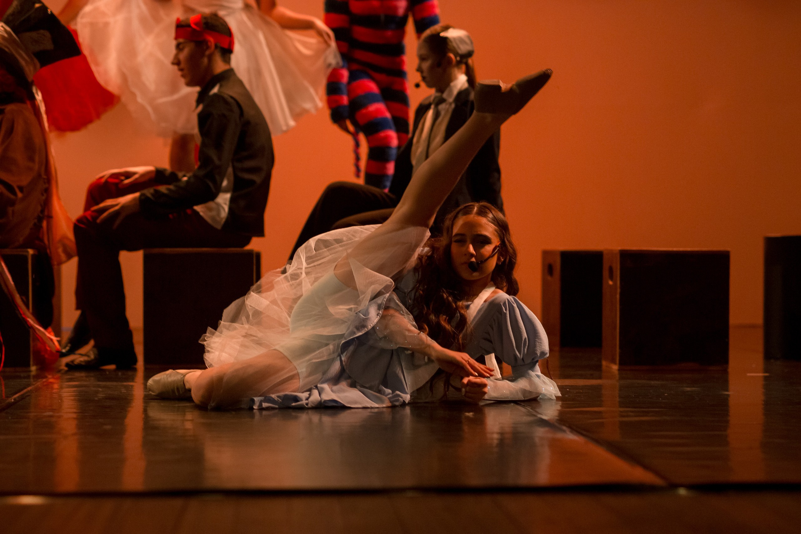 Fotografia de Espetáculo Teatral Alice no País das Maravilhas do grupo de dança Recriarte