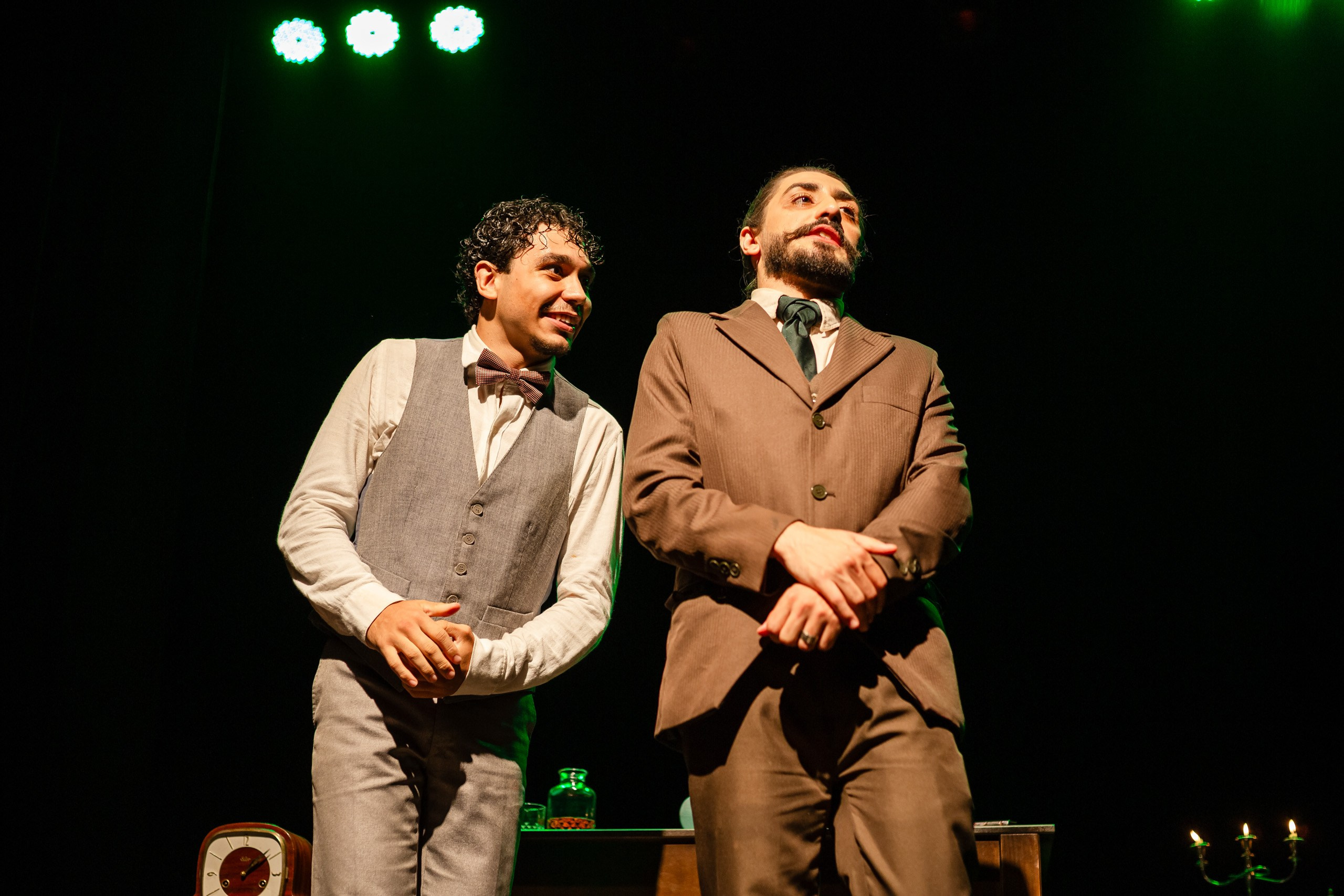 Fotografia de espetáculo teatral O Alienista do grupo de teatro Anchieta Arte Cênica