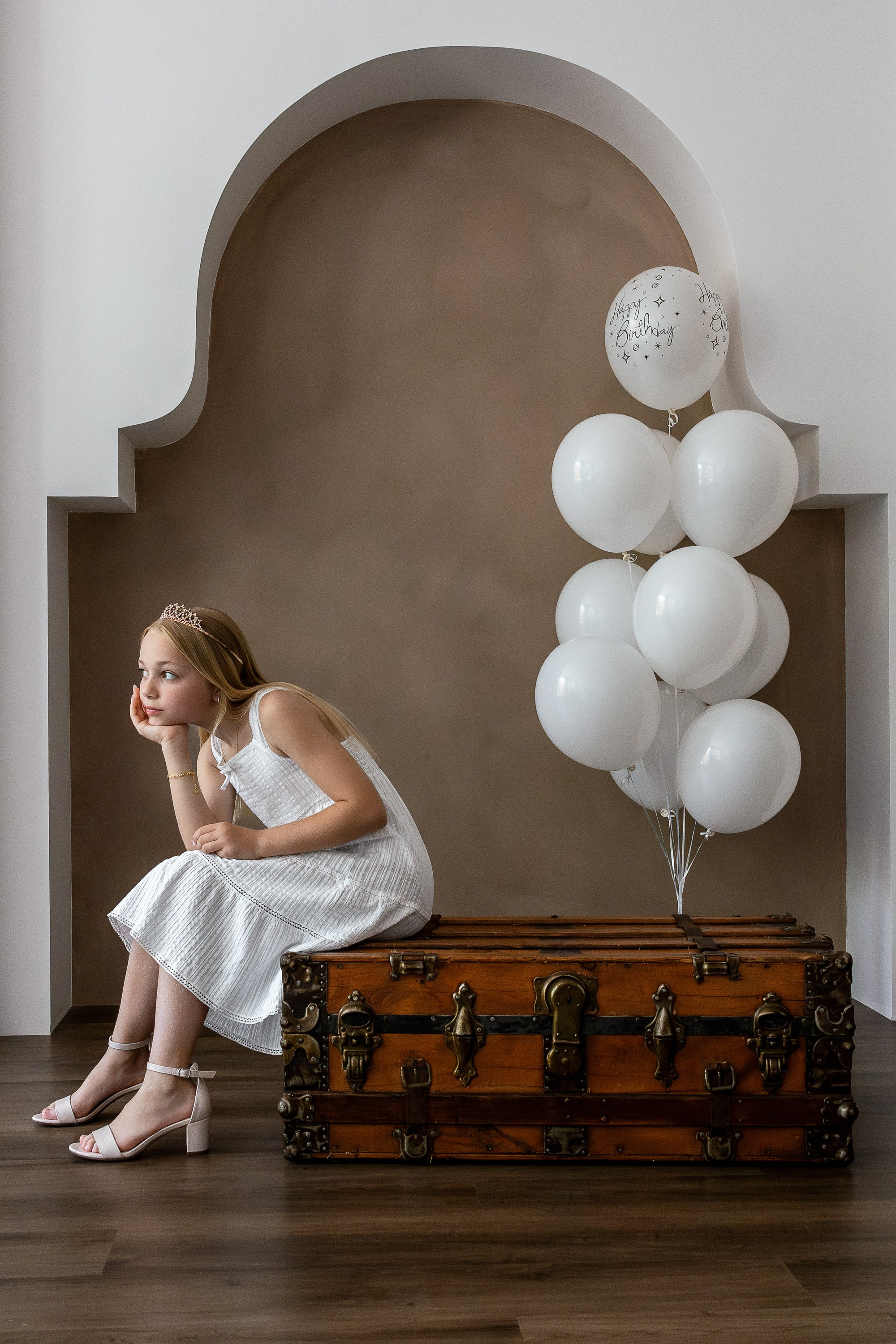 Je suis photographe portraitiste et je réalise des portraits à toutes les étapes de votre vie! Bienvenue dans mon studio à Westmount, Qc