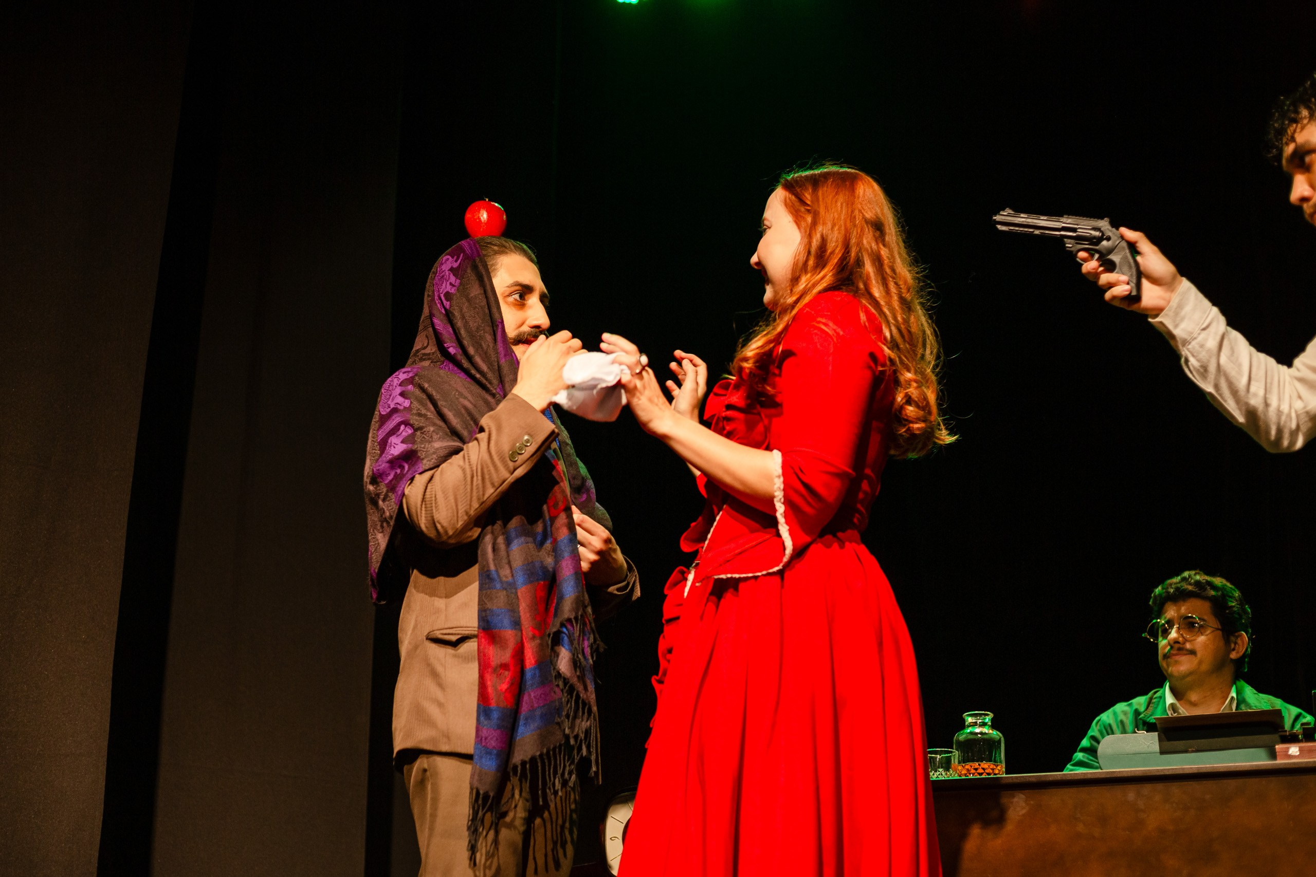 Fotografia de espetáculo teatral O Alienista do grupo de teatro Anchieta Arte Cênica