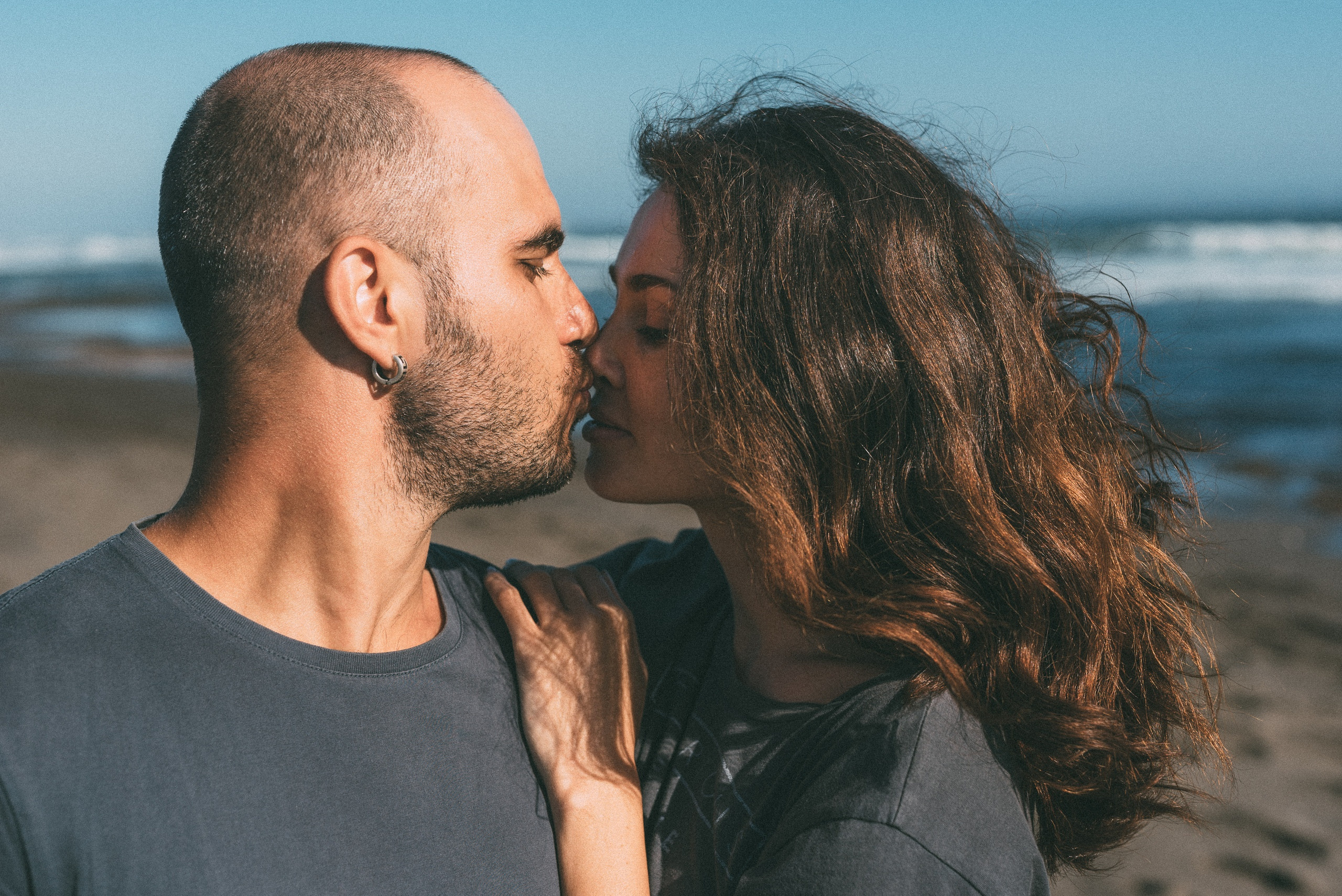 Sesión romántica de pareja en la playa - fotógrafa Ciudad de México