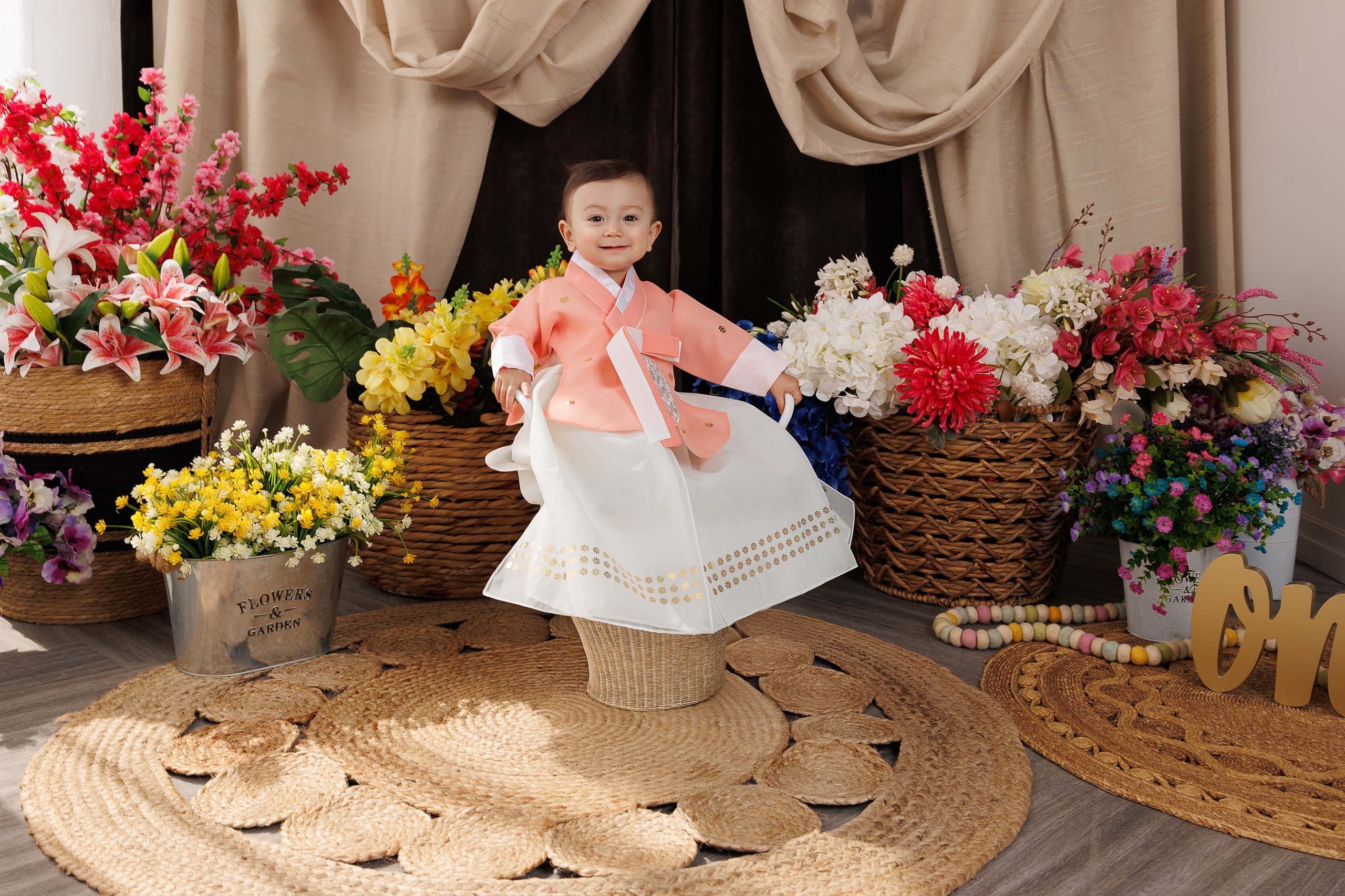 Kira’s 1ST Birthday. Je suis photographe portraitiste et je réalise des portraits à toutes les étapes de votre vie! Bienvenue dans mon studio à Westmount, Qc