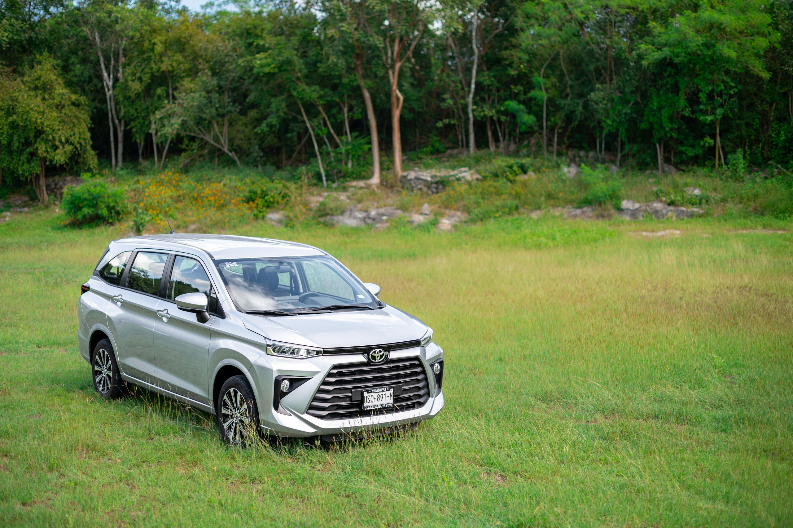 Автомобильная фотосъемка Toyota Avanza в Плая-дель-Кармен. ФОТОГРАФ МЕКСИКА КИНТАНА-РОО