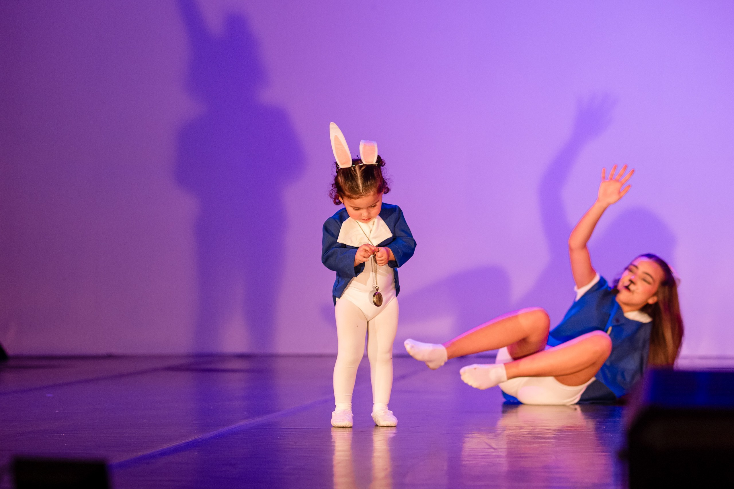 Fotografia de Espetáculo Teatral Alice no País das Maravilhas do grupo de dança Recriarte