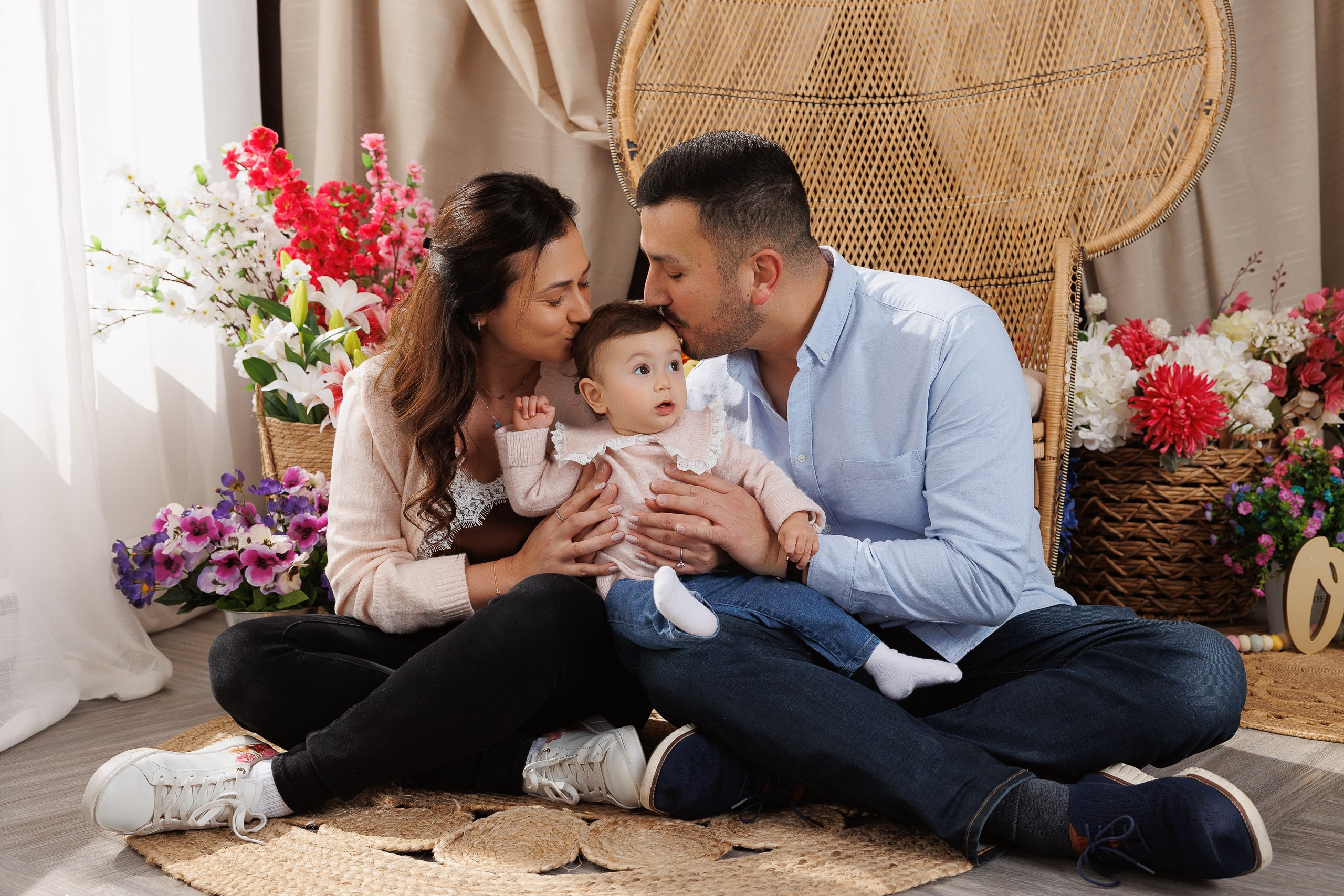 Kira’s 1ST Birthday. Je suis photographe portraitiste et je réalise des portraits à toutes les étapes de votre vie! Bienvenue dans mon studio à Westmount, Qc