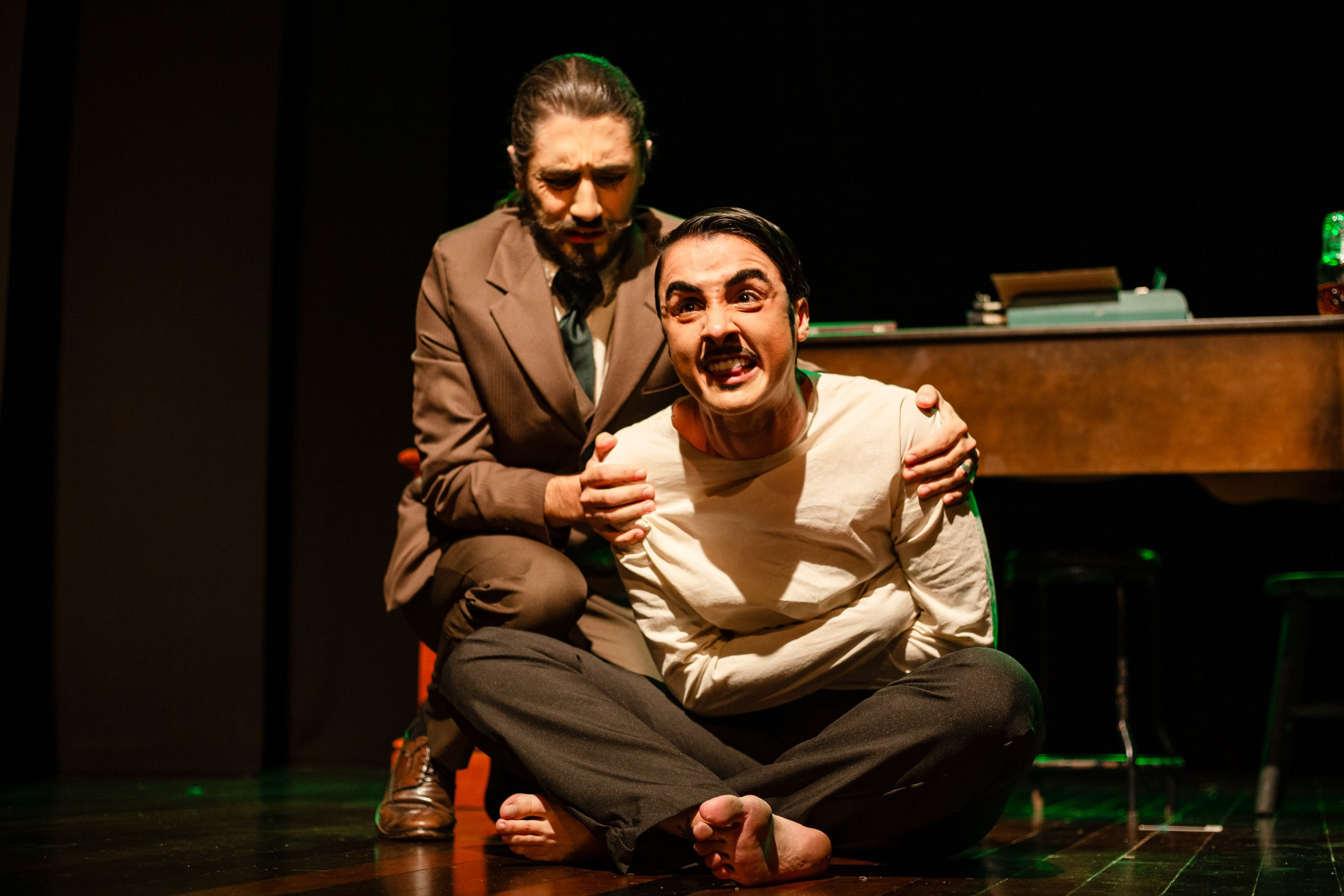 Fotografia de espetáculo teatral O Alienista do grupo de teatro Anchieta Arte Cênica
