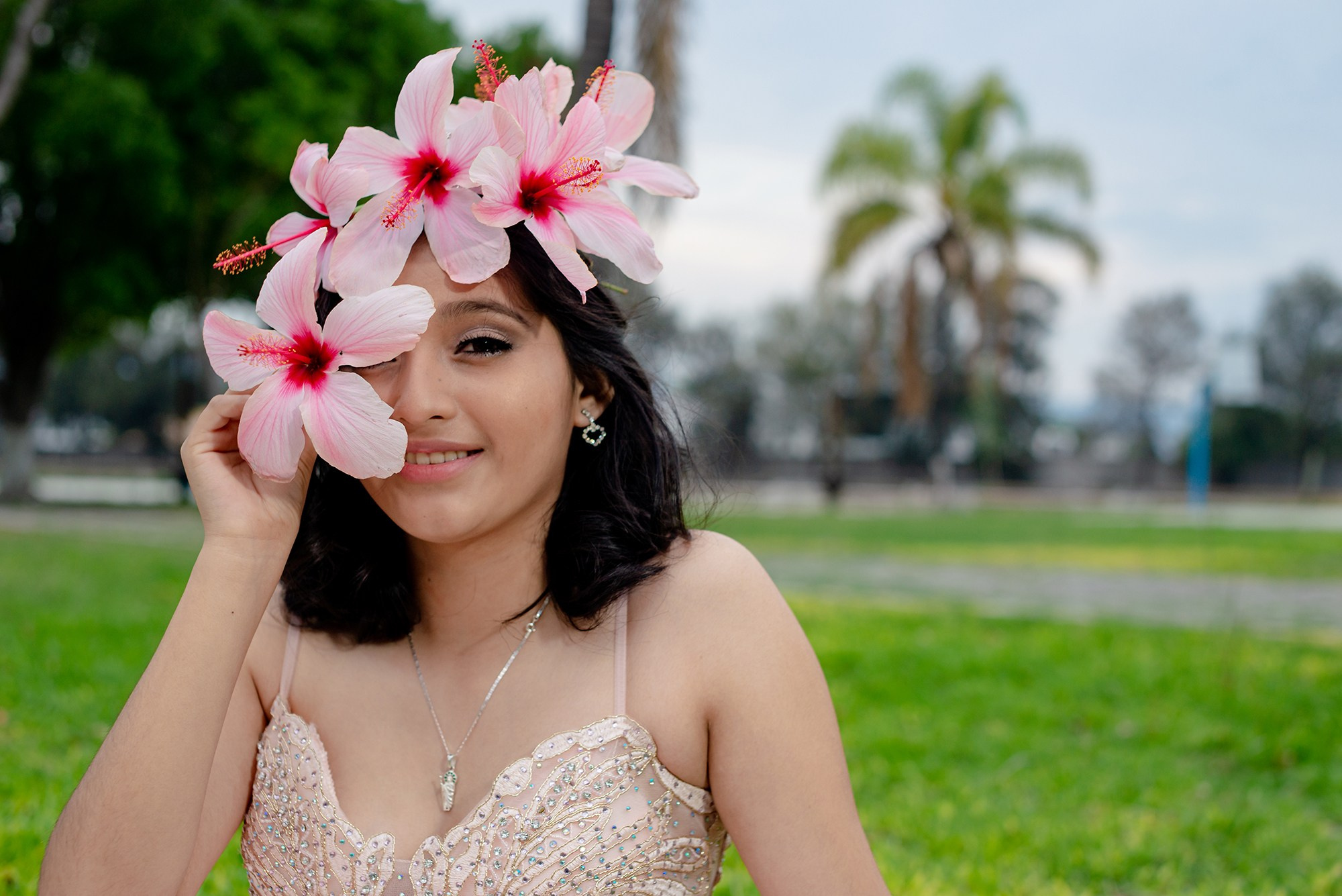 Close-up portrait of Michelle with flowers in her hair – artistic desert photoshoot in Los Cabos, feminine beauty and elegance in a natural arid landscape