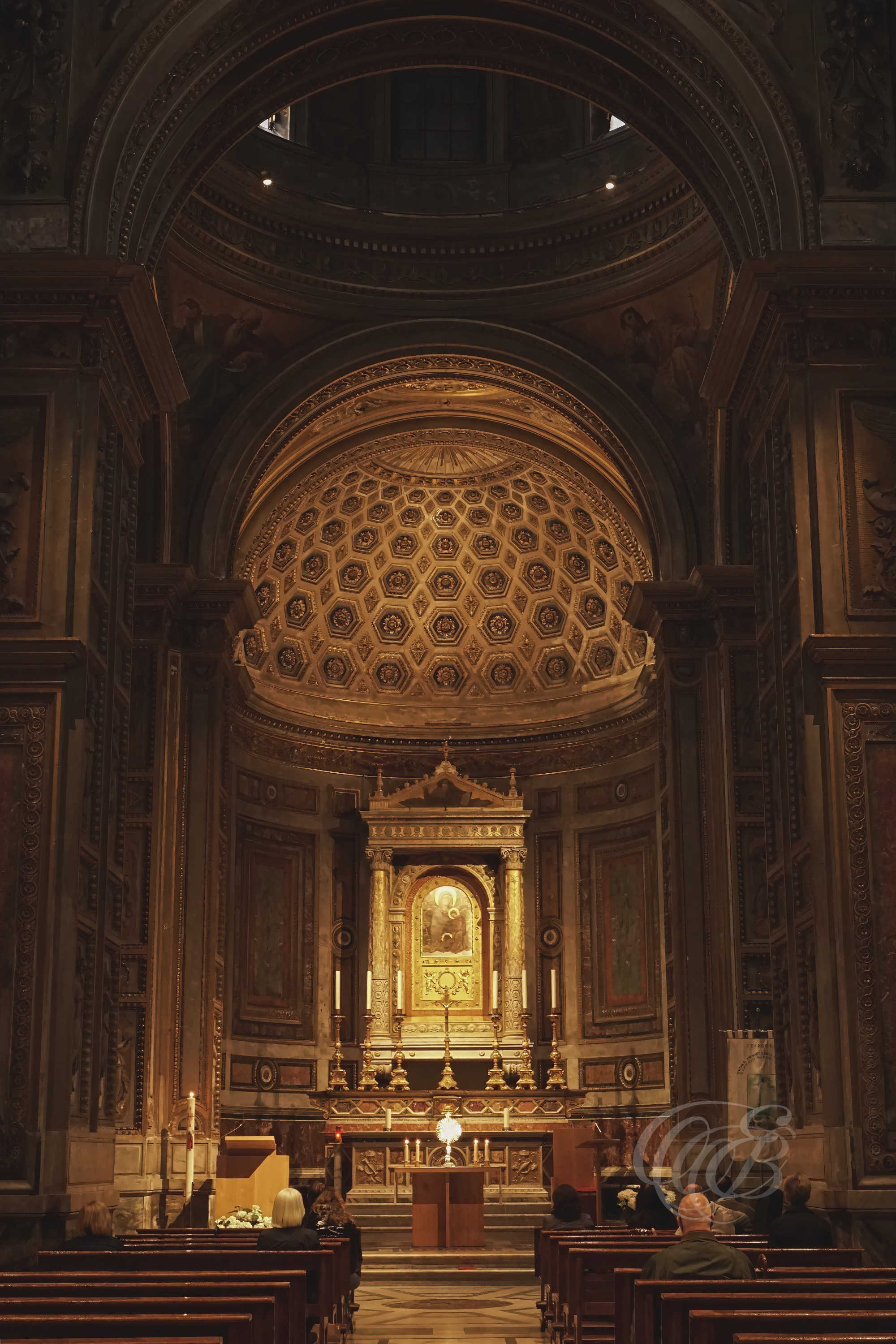 Italy - Rome - Interior of Chiesa di Santa Maria in Aracoeli on Capitoline Hill, medieval basilica with ornate columns, arches and decorated ceiling, photography of Italy, Eduardo Bartoli Photography
