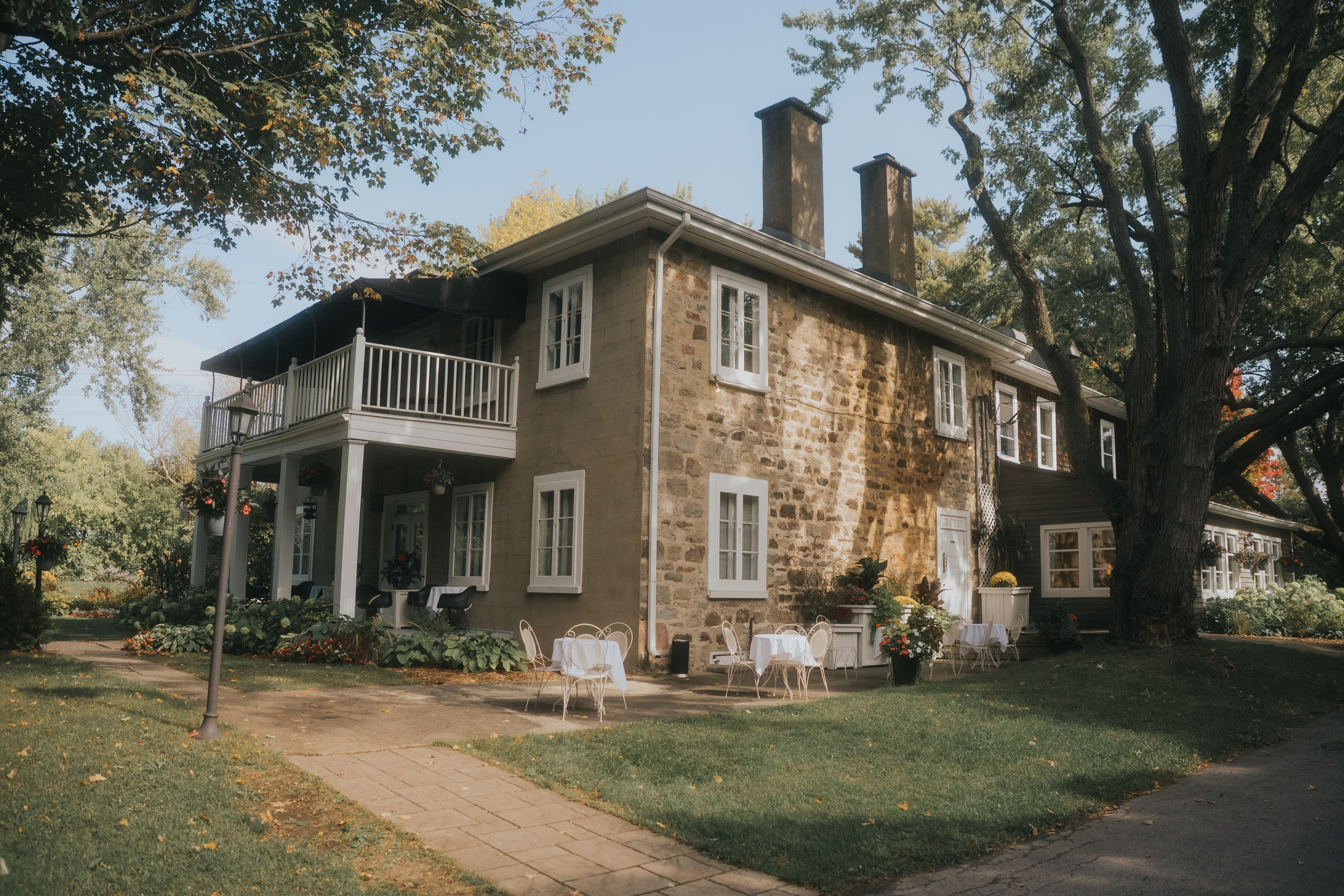 The most romantic rustic wedding venues in and around Montreal. Wedding and Family Photography Montreal Muriel Oe Photo