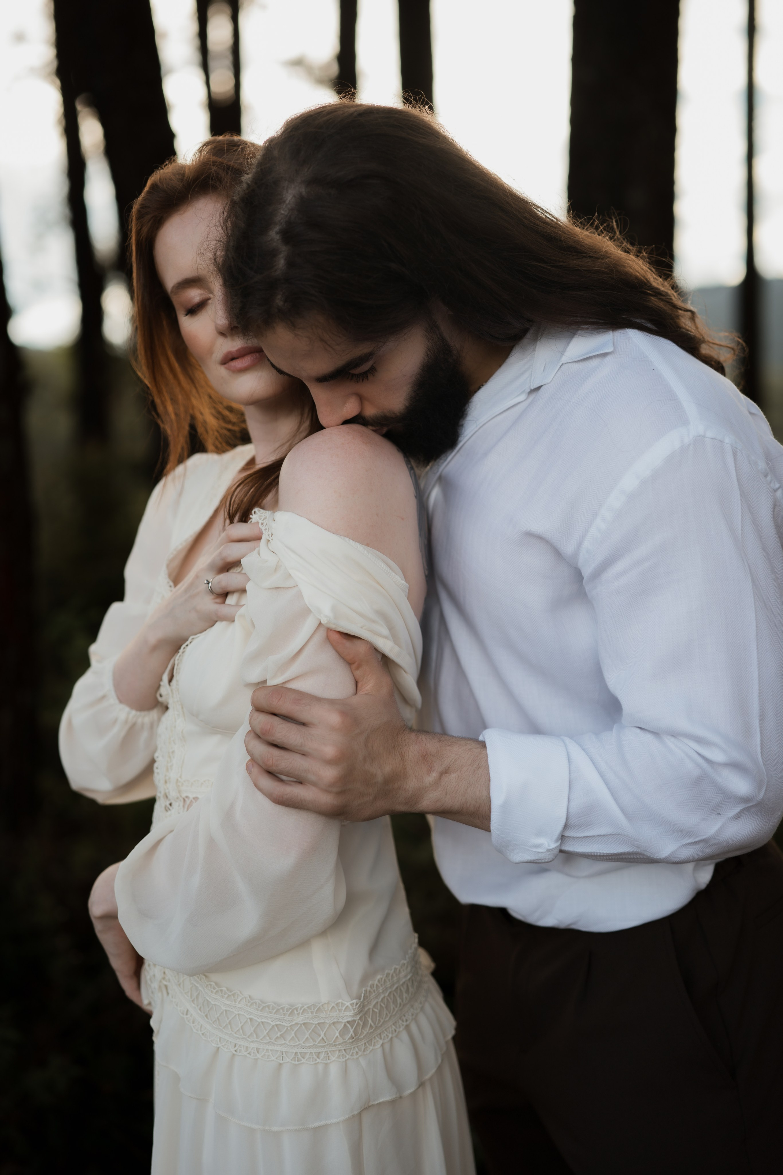 Pré wedding elegante de Ana e Igor no Vila Relicário em Ouro Preto com imagens naturais e emocionantes feitas pela Edu e Josi Fotografia. Um ensaio documental leve, espontâneo e cheio de autenticidade.