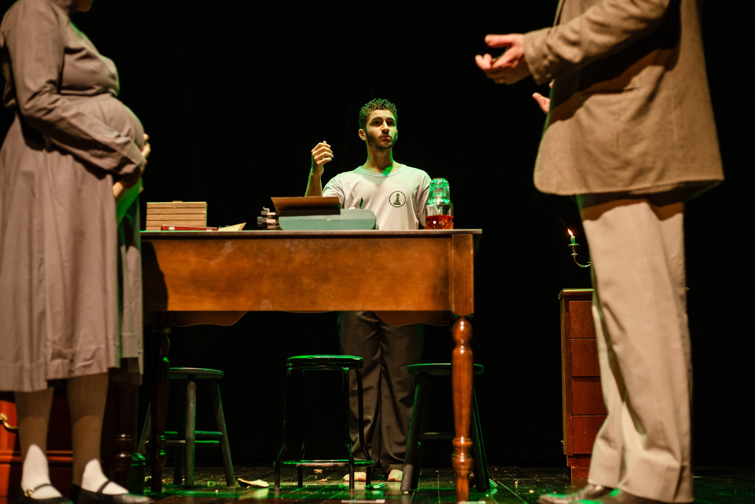 Fotografia de espetáculo teatral O Alienista do grupo de teatro Anchieta Arte Cênica