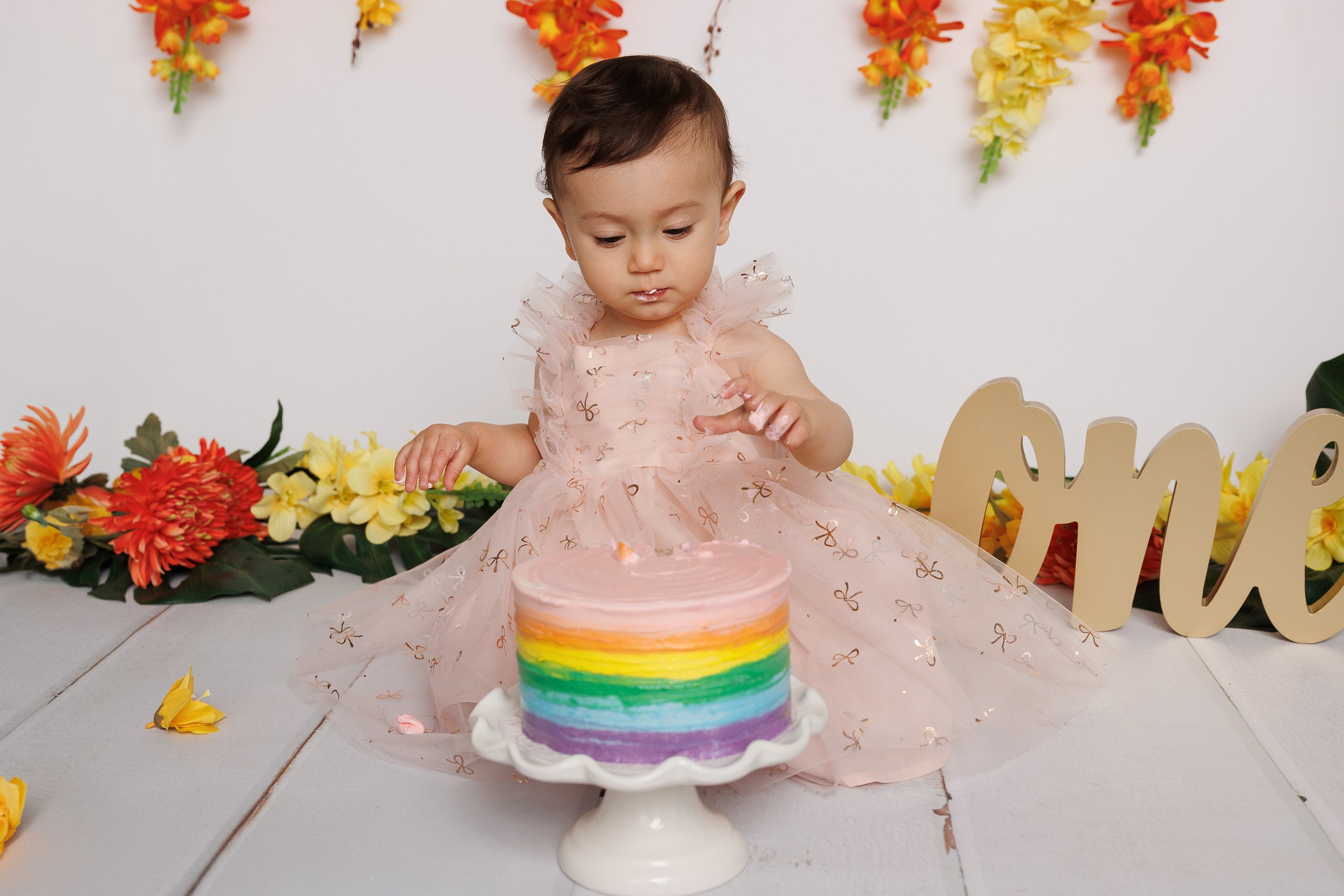 Kira’s 1ST Birthday. Je suis photographe portraitiste et je réalise des portraits à toutes les étapes de votre vie! Bienvenue dans mon studio à Westmount, Qc