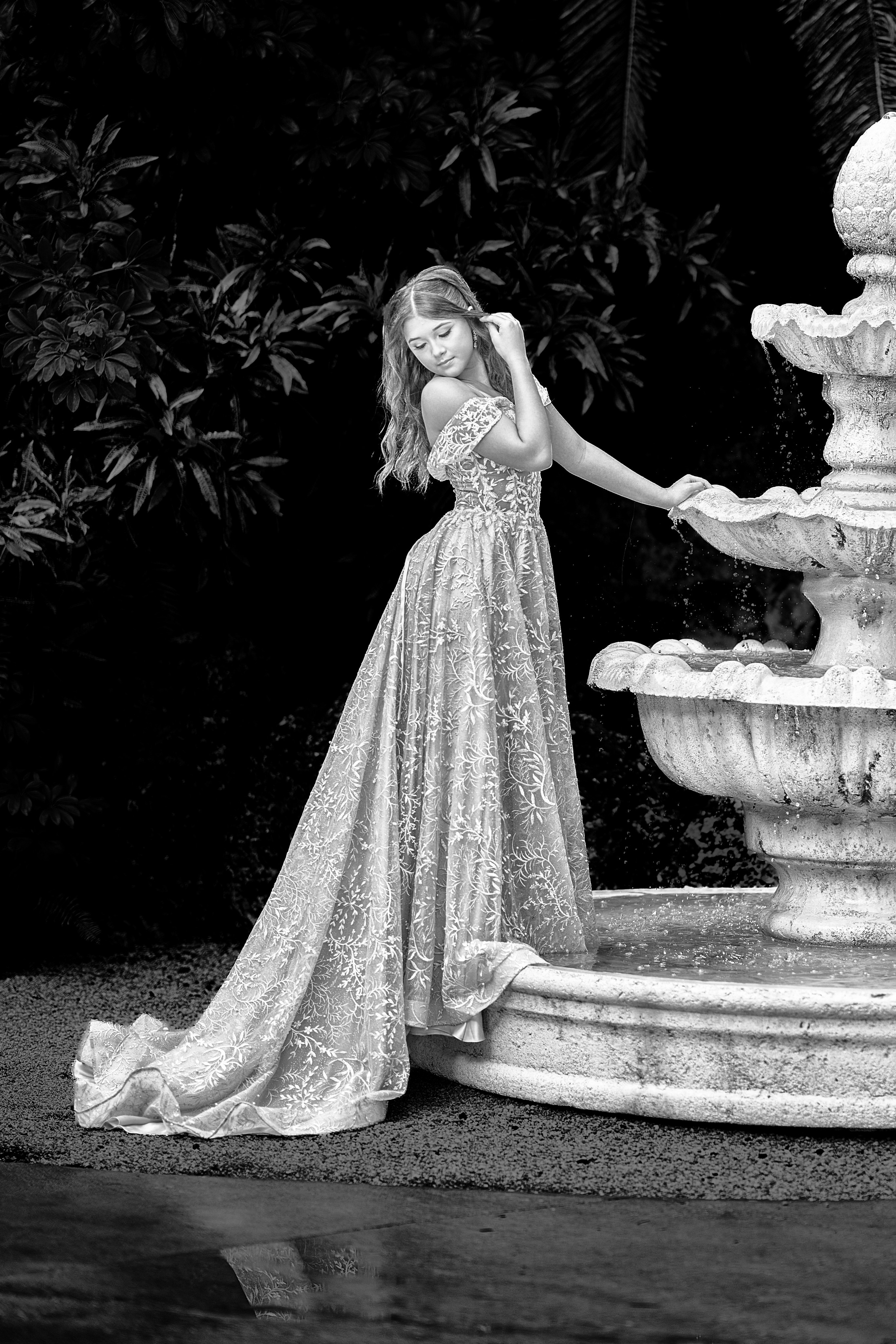 Sharon Secret Gardens Miami. Hendrick | Luxury wedding photography & cinematic wedding films in Miami & Bogotá. Signature fine art storytelling capturing timeless, emoti