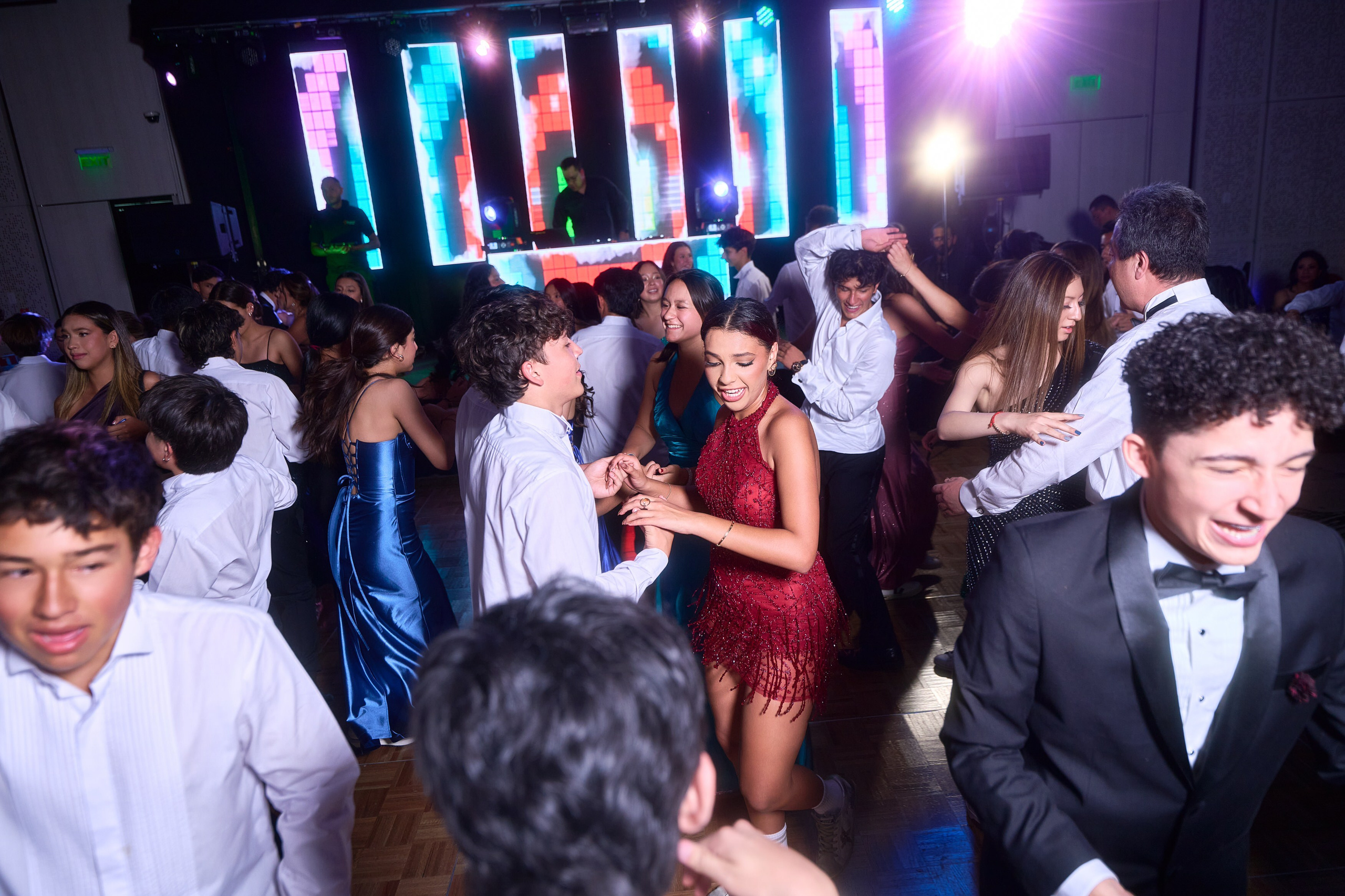 Ivana’s Fine Art Quinceañera Photoshoot in Burgundy: Unforgettable Emotion | ZZ Portraits by Hendrick. Hendrick | Luxury wedding photography & cinematic wedding films in Miami & Bogotá. Signature fine art storytelling capturing timeless, emoti