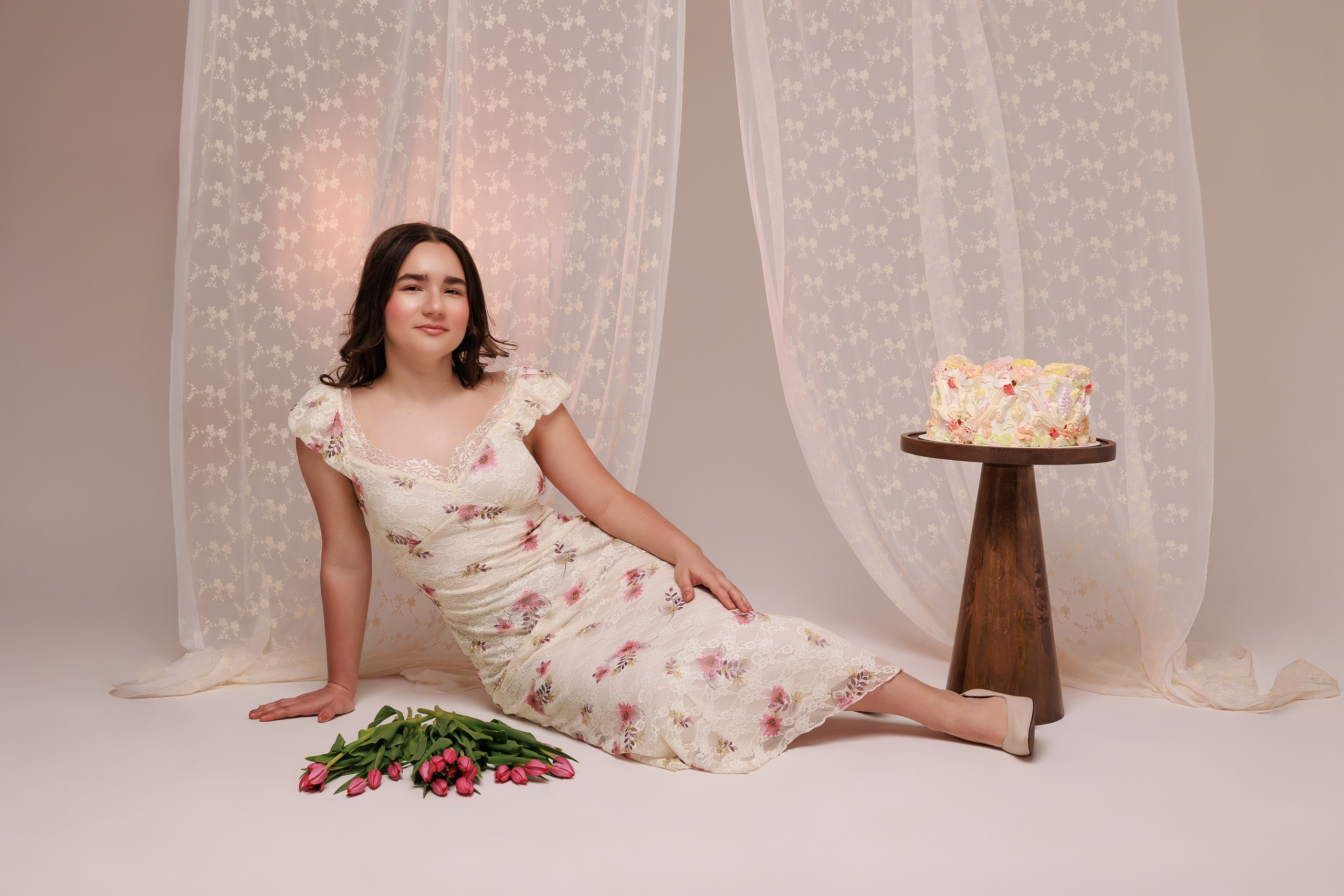 GLORIA Sweet 16. Je suis photographe portraitiste et je réalise des portraits à toutes les étapes de votre vie! Bienvenue dans mon studio à Westmount, Qc