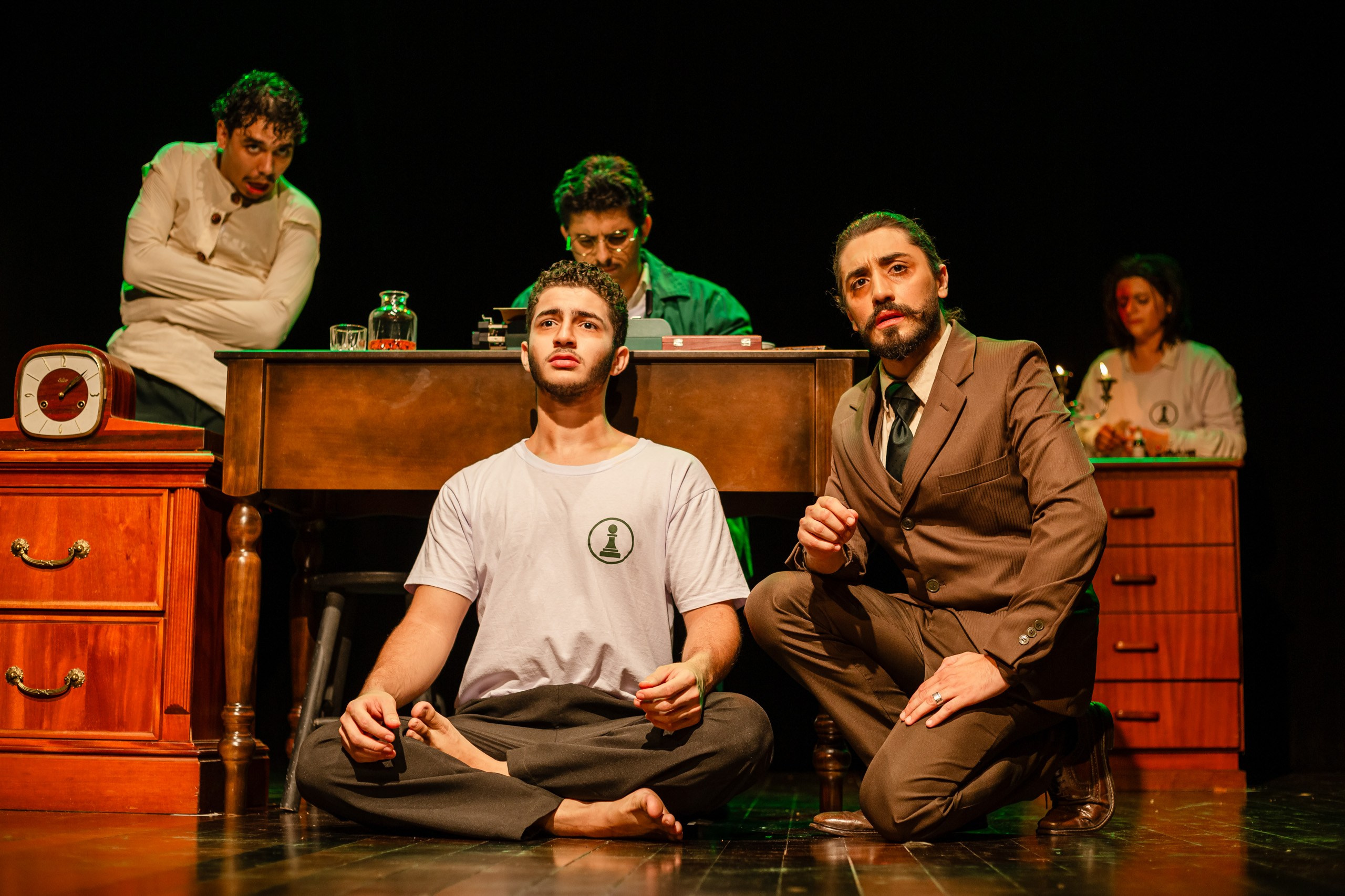 Fotografia de espetáculo teatral O Alienista do grupo de teatro Anchieta Arte Cênica