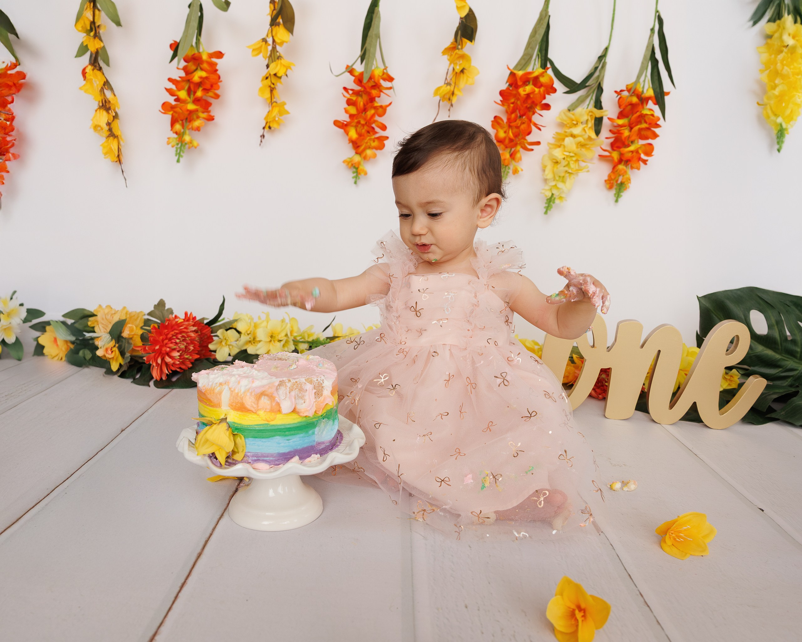 Kira’s 1ST Birthday. Je suis photographe portraitiste et je réalise des portraits à toutes les étapes de votre vie! Bienvenue dans mon studio à Westmount, Qc