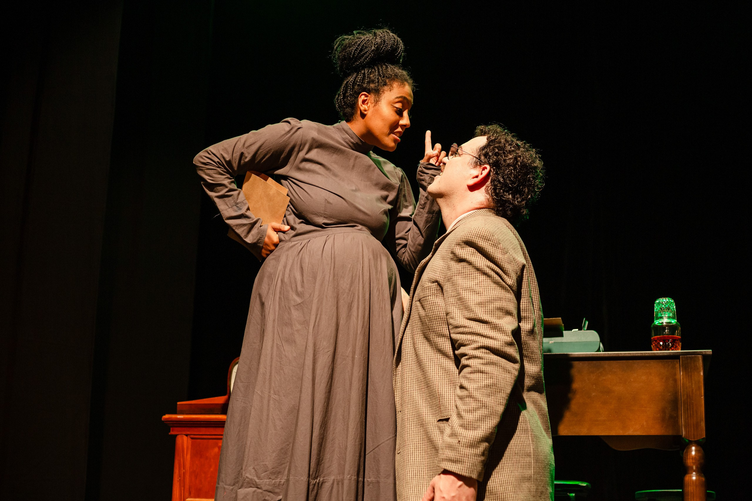 Fotografia de espetáculo teatral O Alienista do grupo de teatro Anchieta Arte Cênica