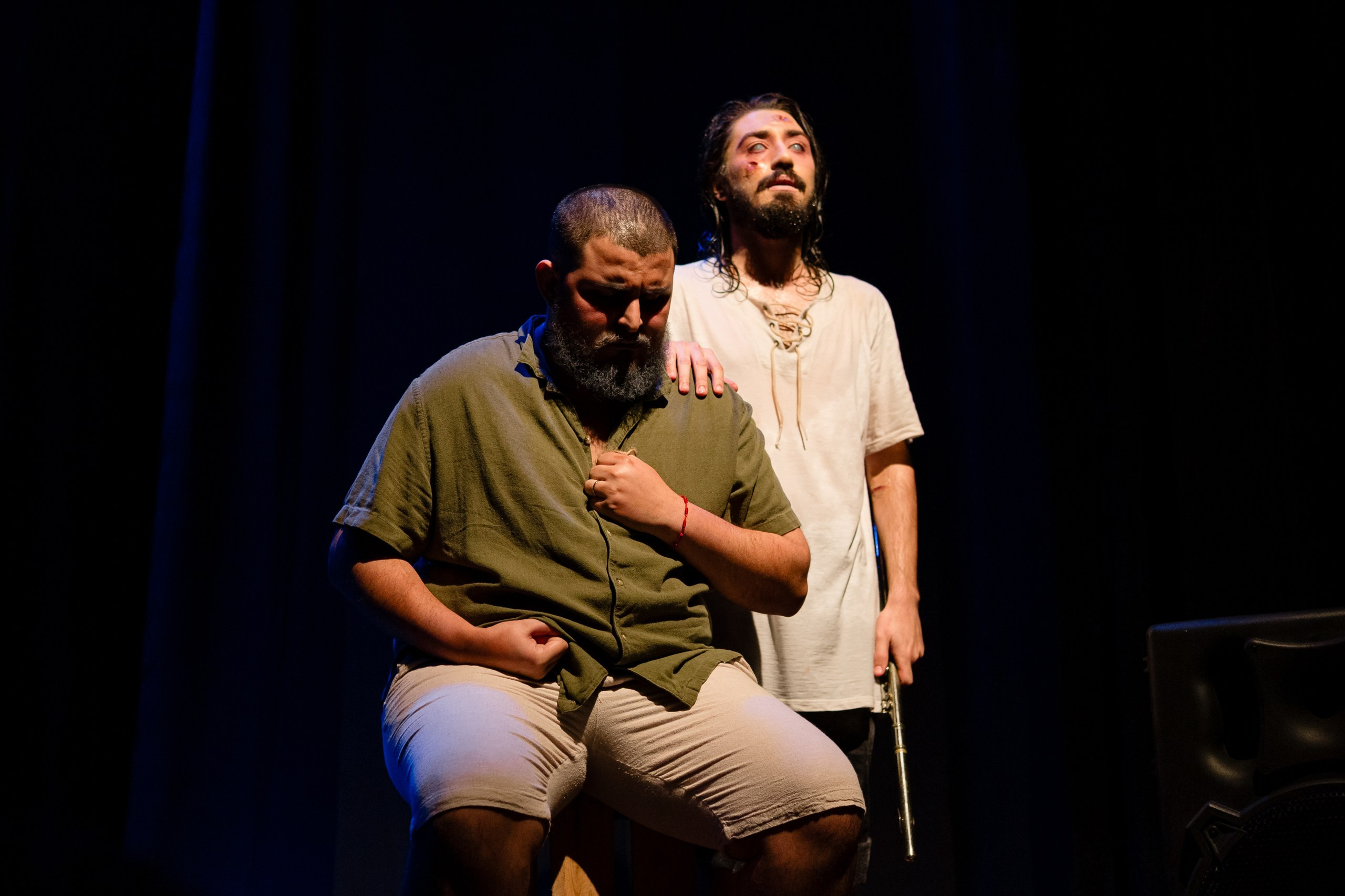 Fotografia de espetáculo teatral O Bem do Mar do grupo de teatro Anchieta Arte Cênica