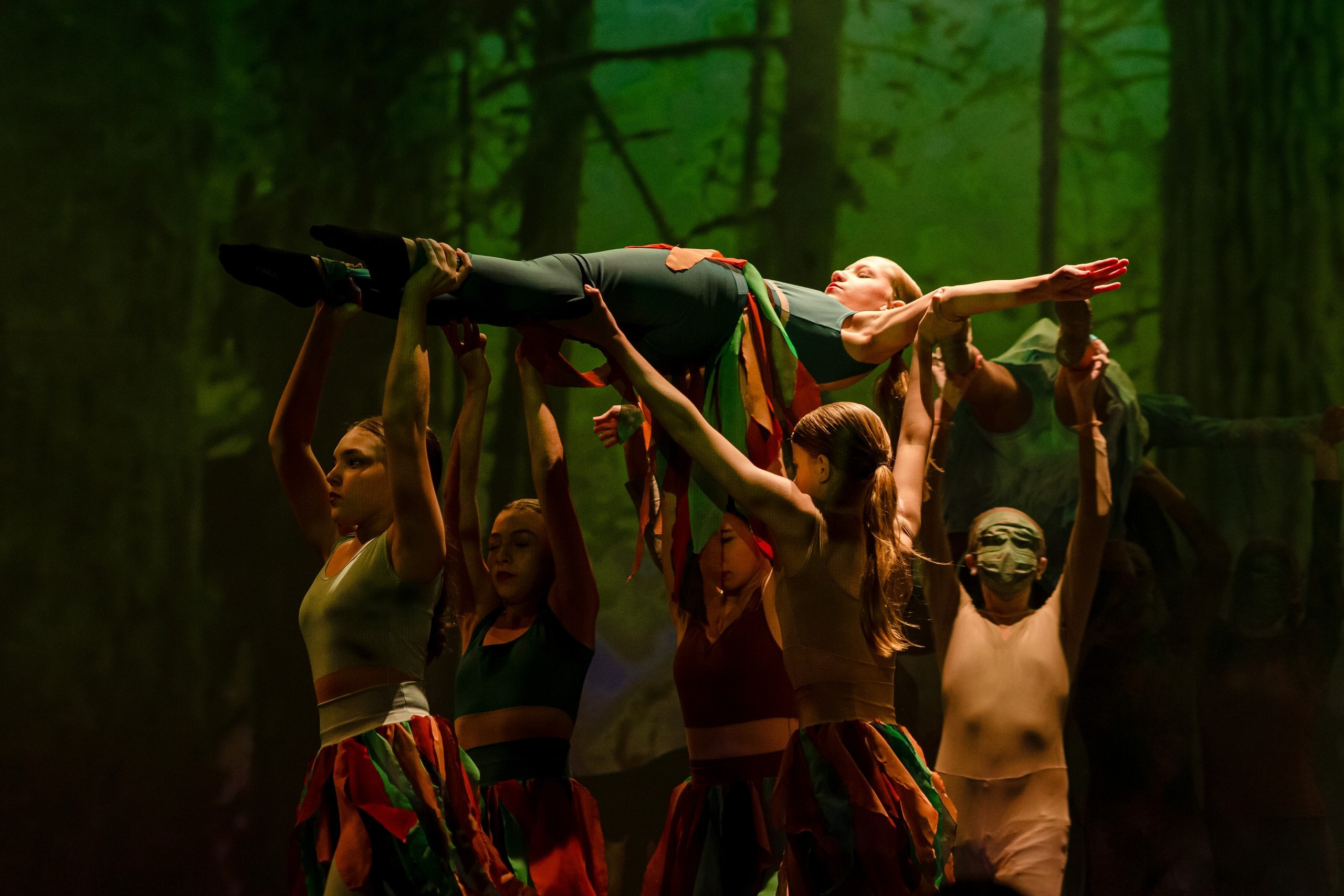 Fotografia de Espetáculo Teatral Alice no País das Maravilhas do grupo de dança Recriarte