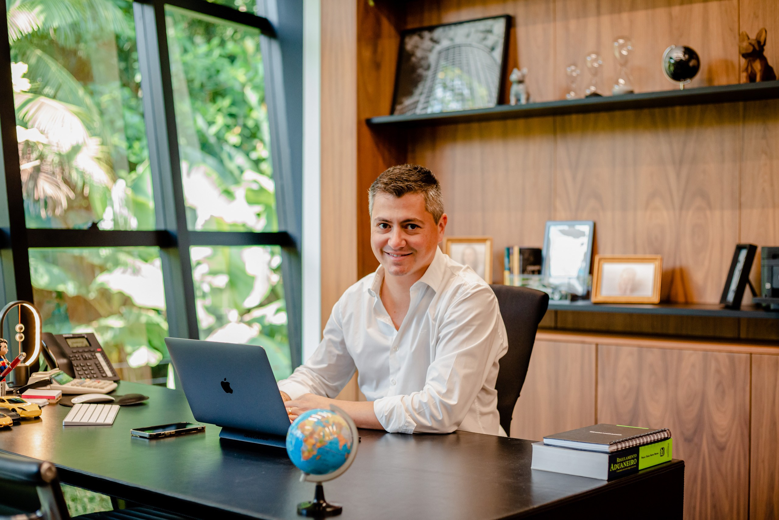 Fotografia de retrato corporativo para a empresa Dromos em Joinville