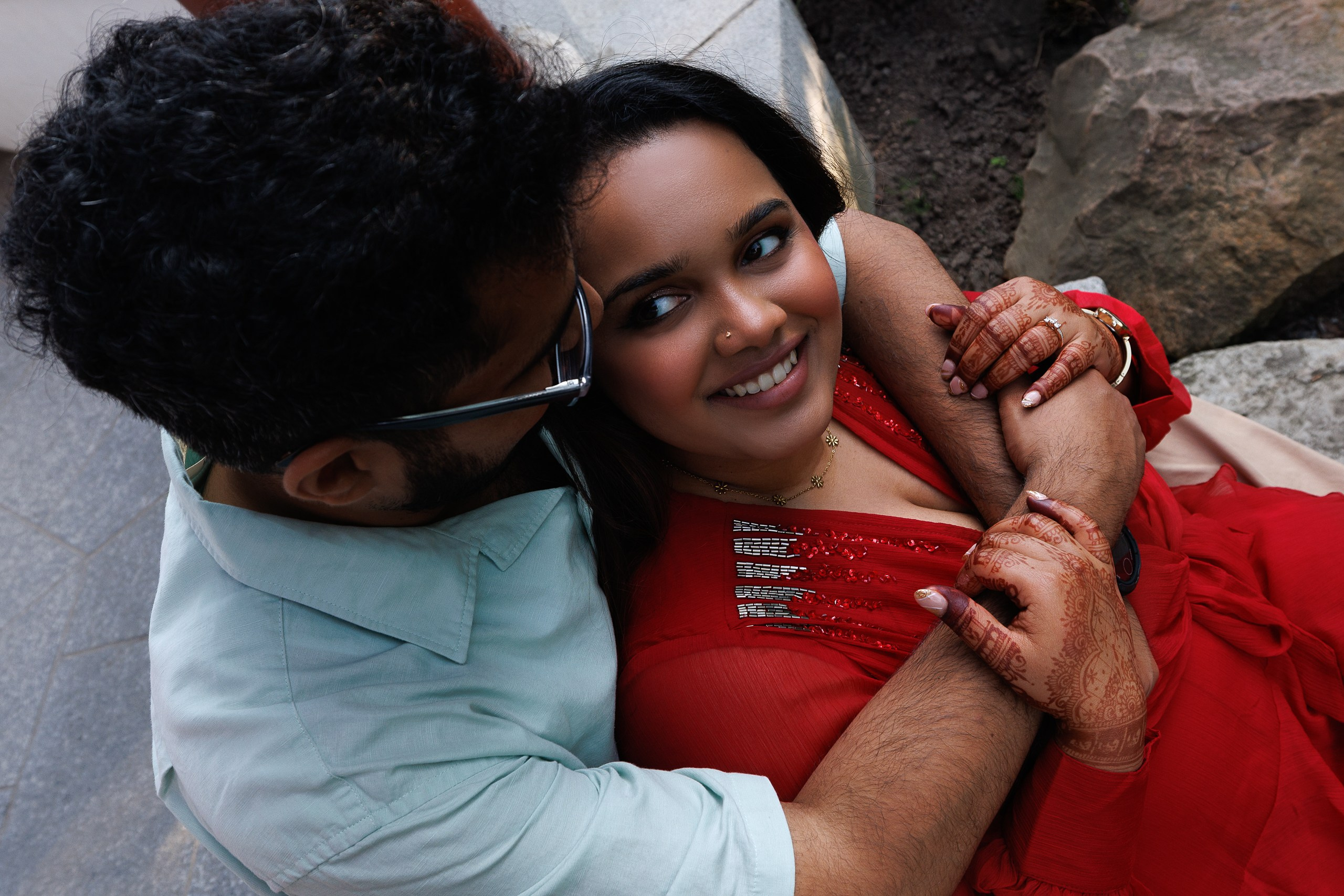 The Love Story of Aadhithya&Anushree. Je suis photographe portraitiste et je réalise des portraits à toutes les étapes de votre vie! Bienvenue dans mon studio à Westmount, Qc