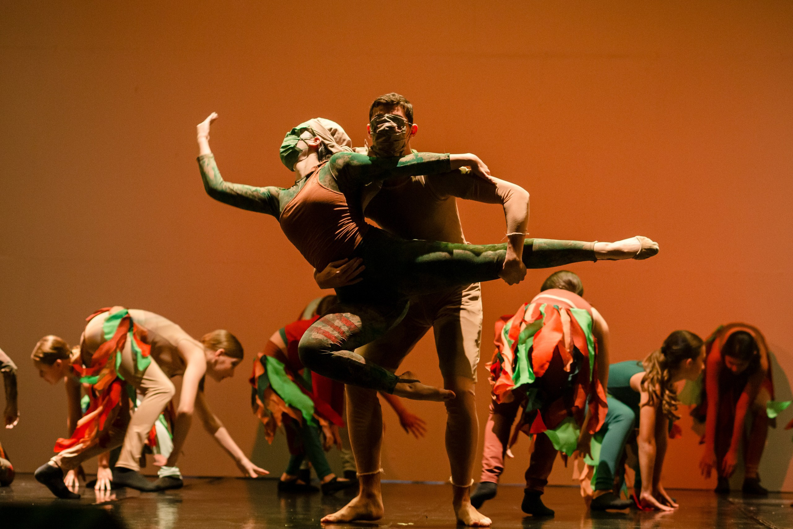 Fotografia de Espetáculo Teatral Alice no País das Maravilhas do grupo de dança Recriarte