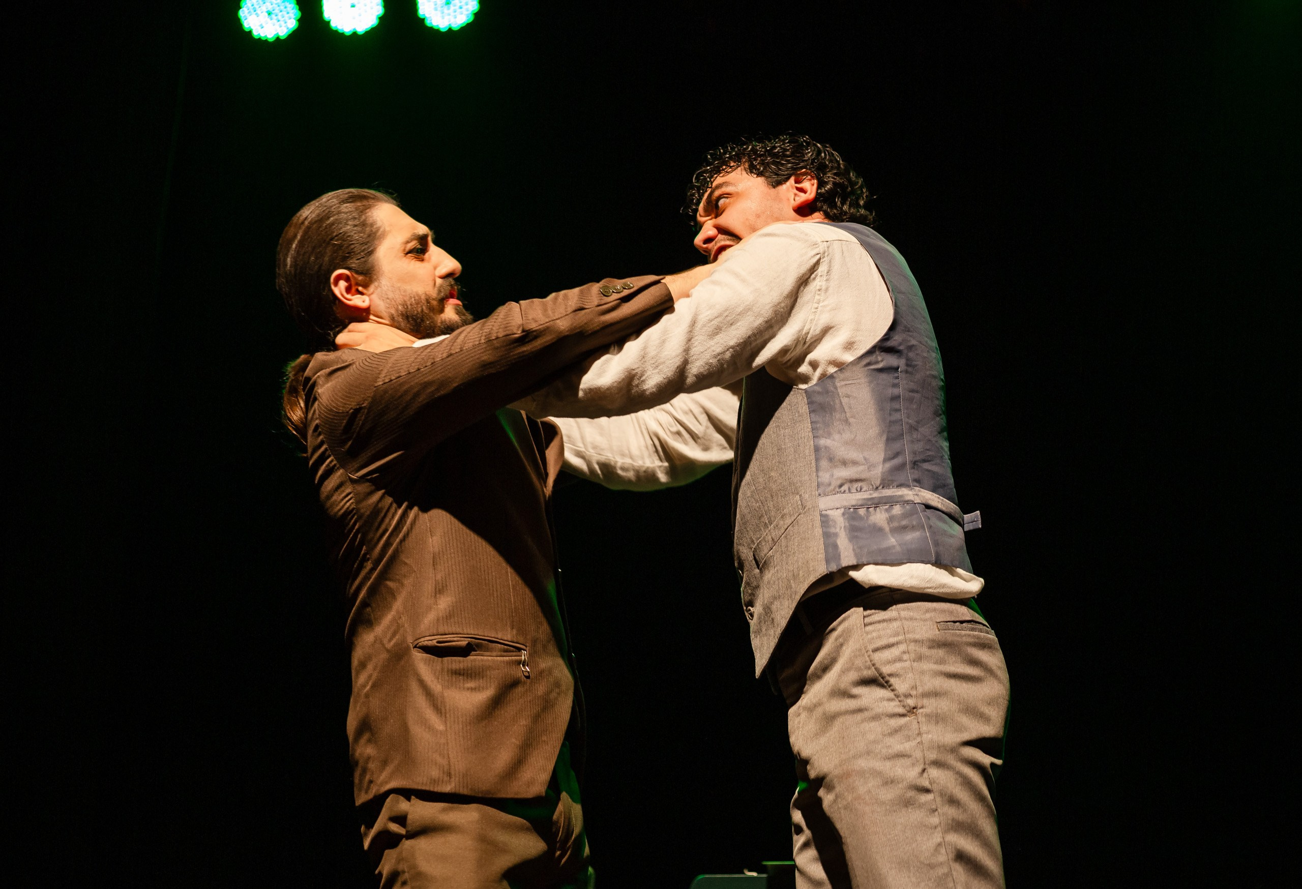 Fotografia de espetáculo teatral O Alienista do grupo de teatro Anchieta Arte Cênica