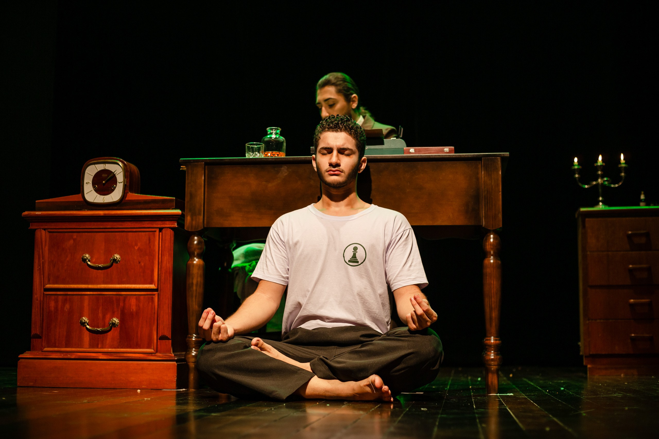 Fotografia de espetáculo teatral O Alienista do grupo de teatro Anchieta Arte Cênica
