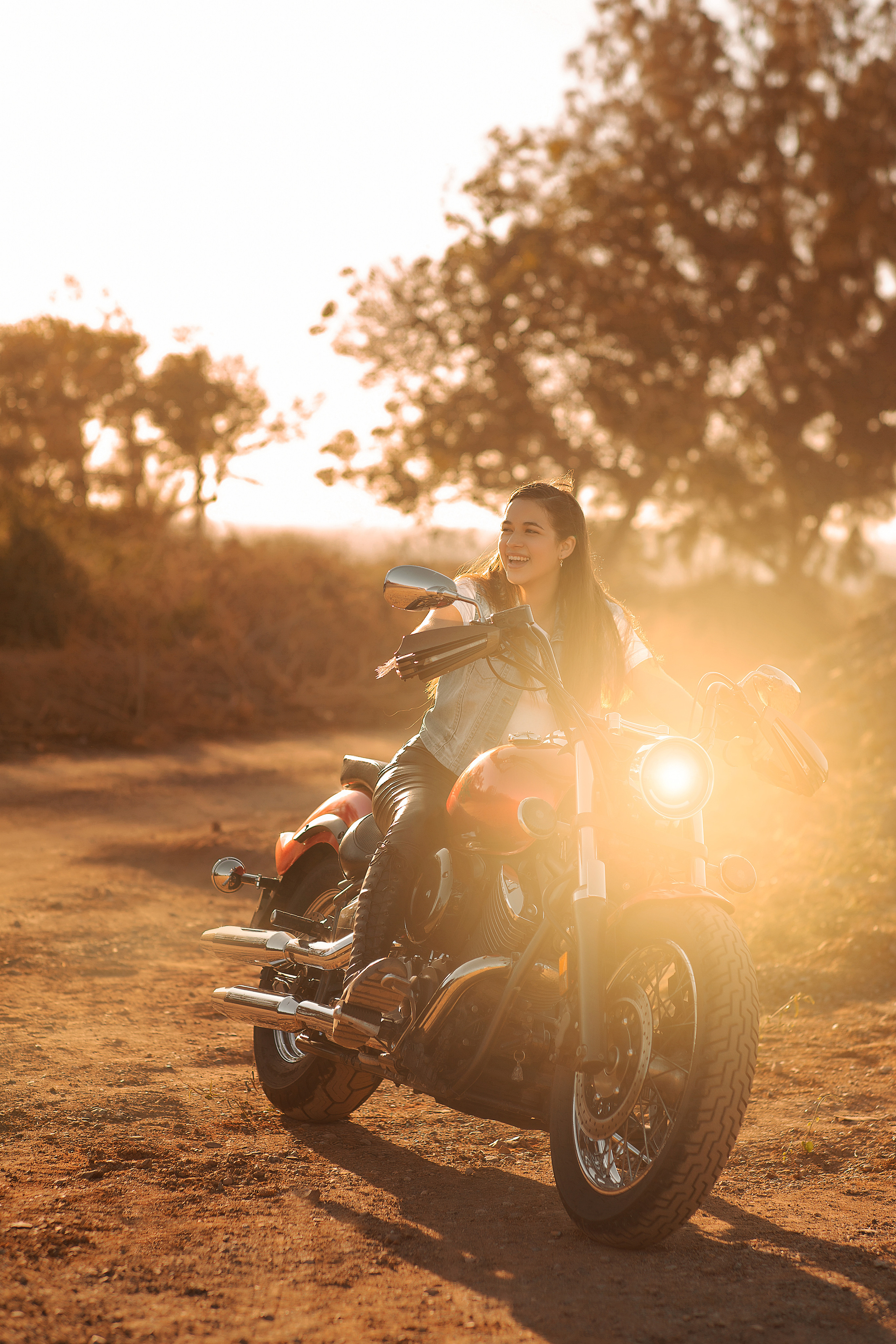 Fotografia de XV casual con la moto para Valeria. Виктория Кастельянос. Русскоязычный фотограф в Мексике