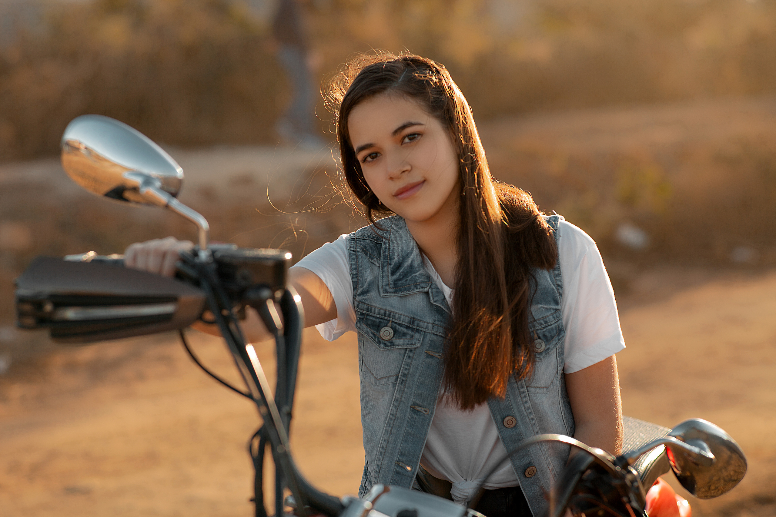 Fotografia de XV casual con la moto para Valeria. Виктория Кастельянос. Русскоязычный фотограф в Мексике