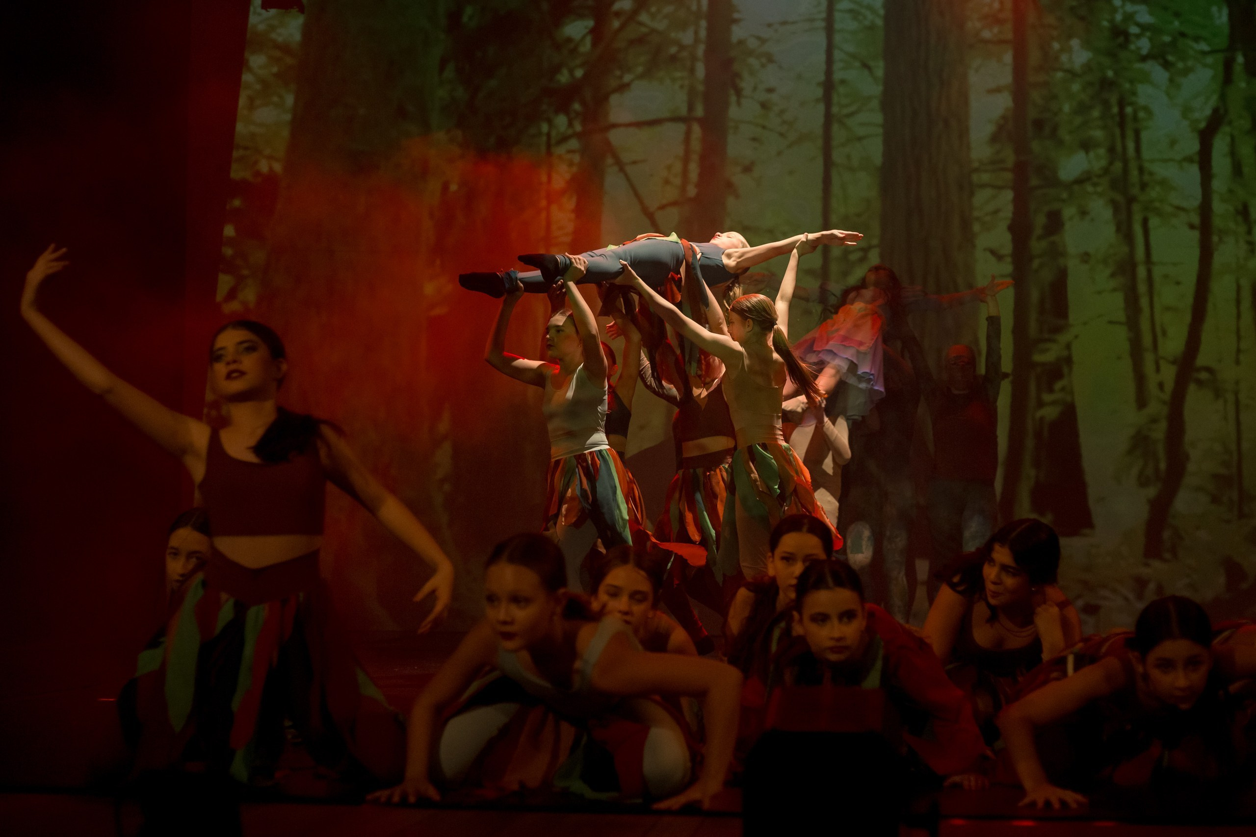 Fotografia de Espetáculo Teatral Alice no País das Maravilhas do grupo de dança Recriarte