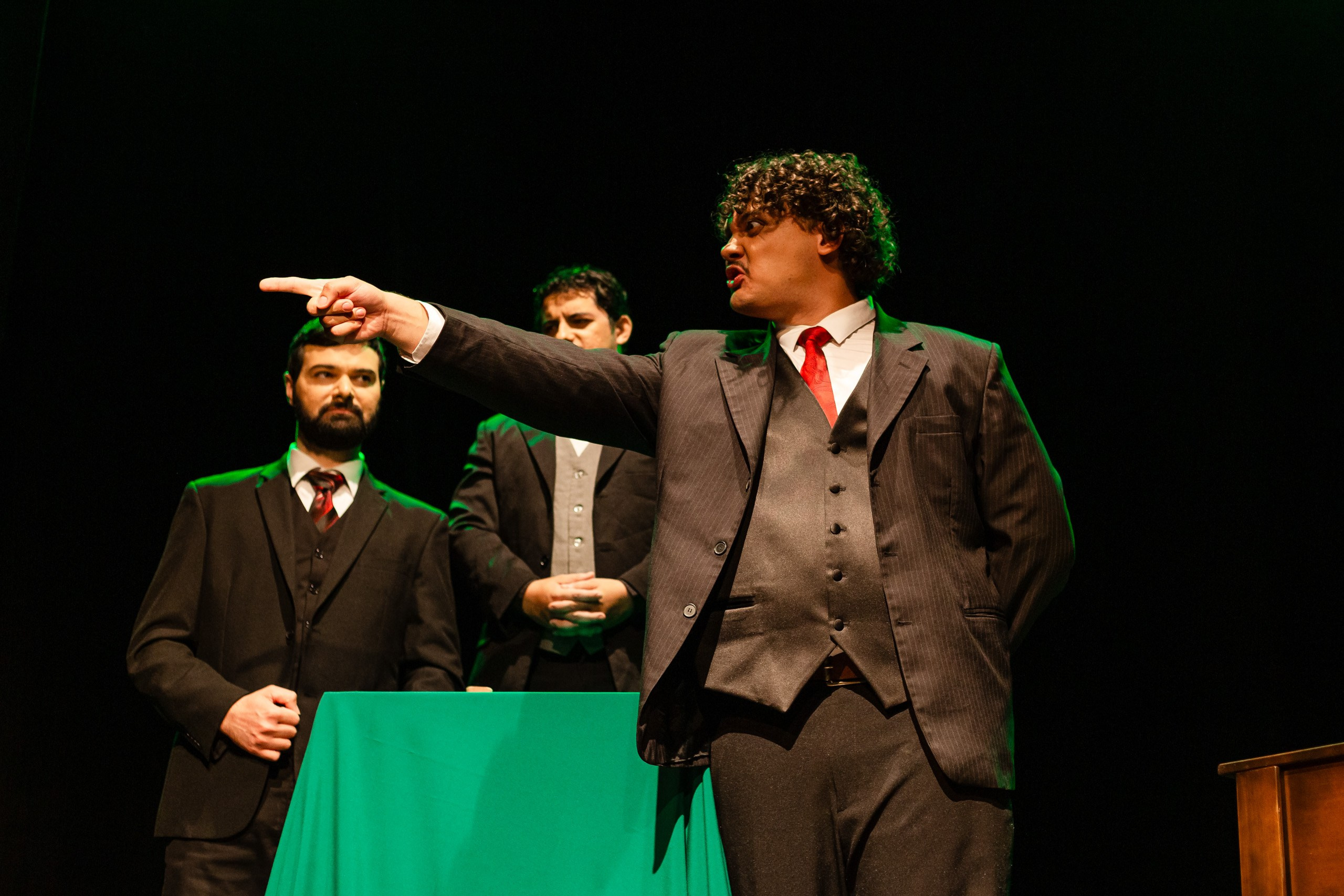 Fotografia de espetáculo teatral O Alienista do grupo de teatro Anchieta Arte Cênica