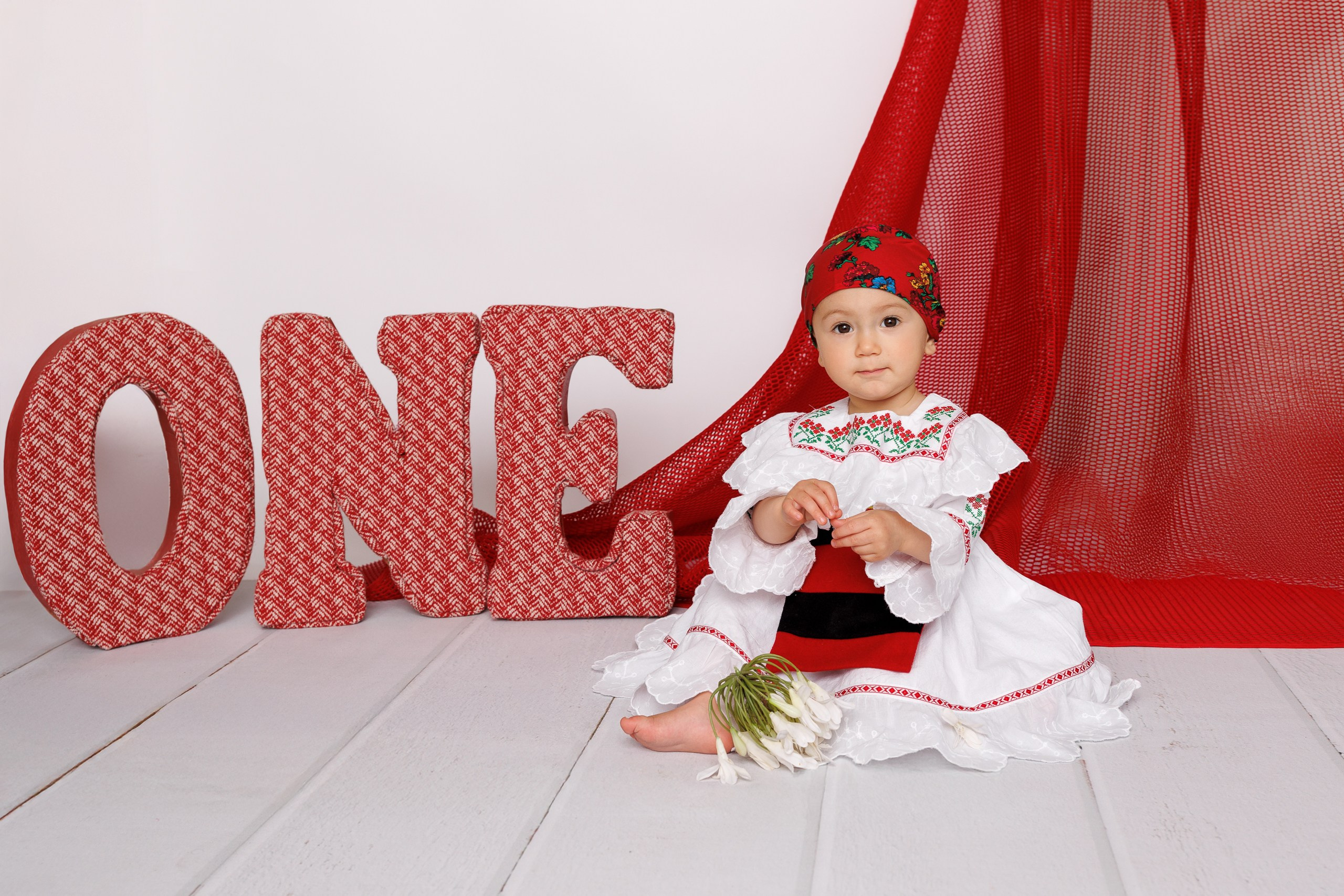 Kira’s 1ST Birthday. Je suis photographe portraitiste et je réalise des portraits à toutes les étapes de votre vie! Bienvenue dans mon studio à Westmount, Qc