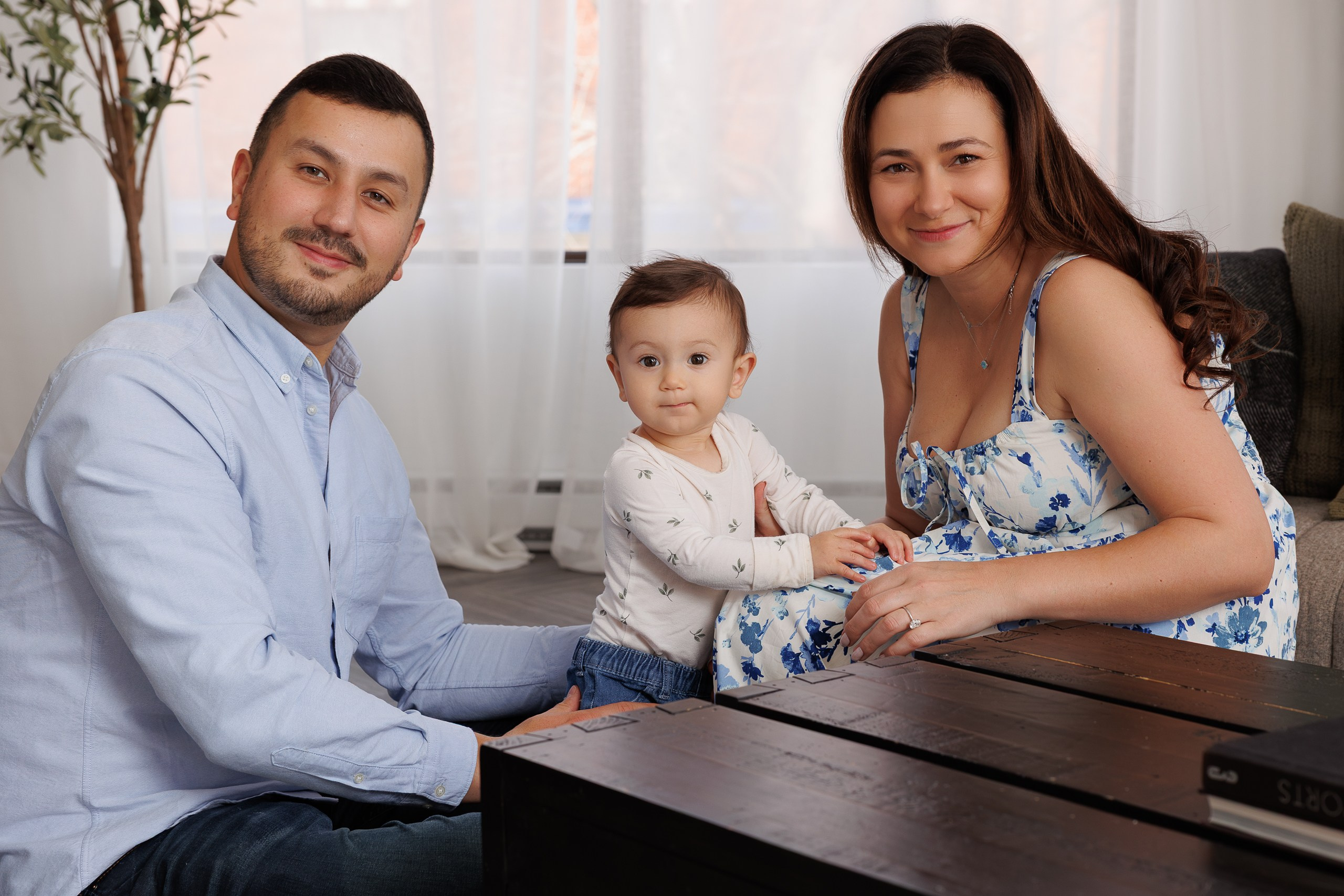 Kira’s 1ST Birthday. Je suis photographe portraitiste et je réalise des portraits à toutes les étapes de votre vie! Bienvenue dans mon studio à Westmount, Qc