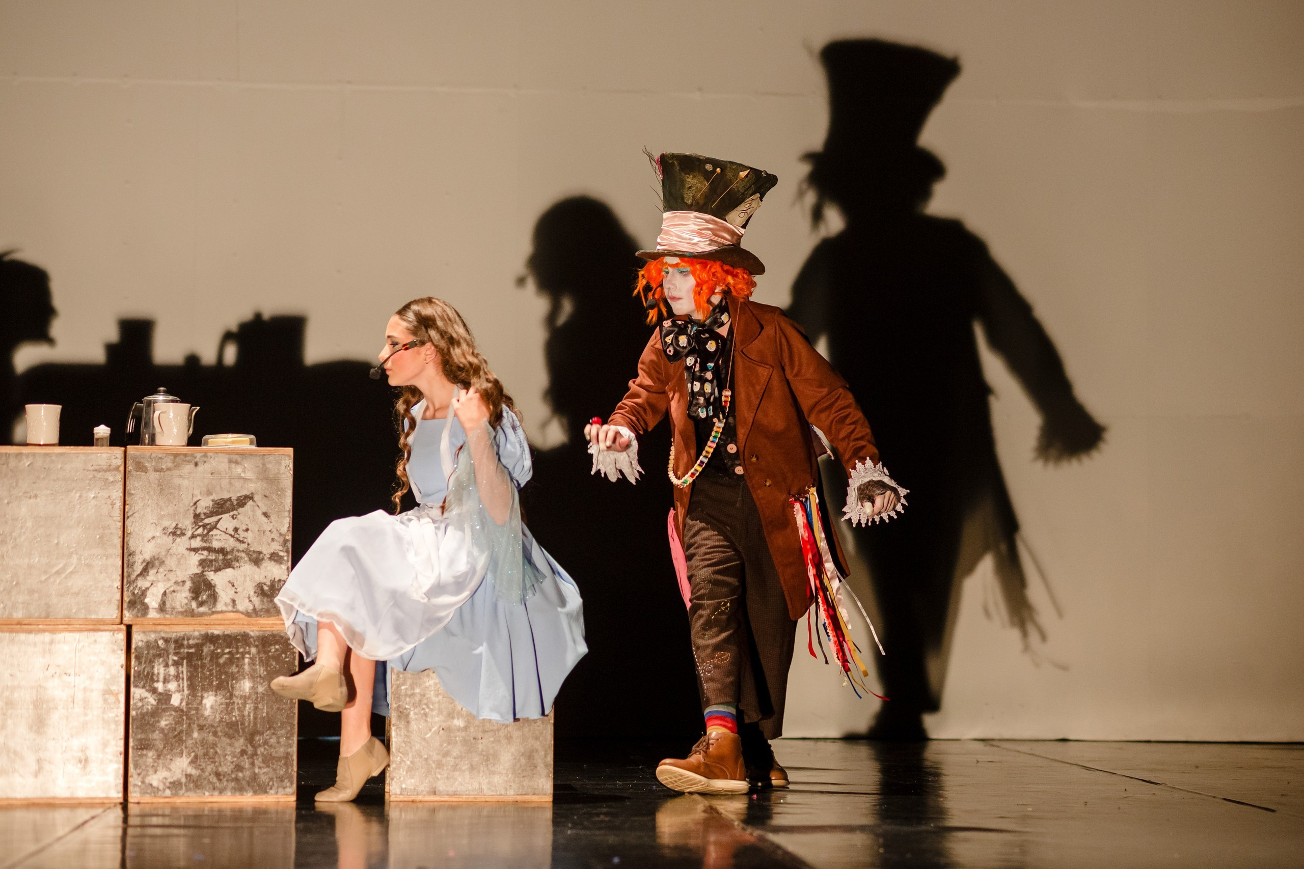 Fotografia de Espetáculo Teatral Alice no País das Maravilhas do grupo de dança Recriarte
