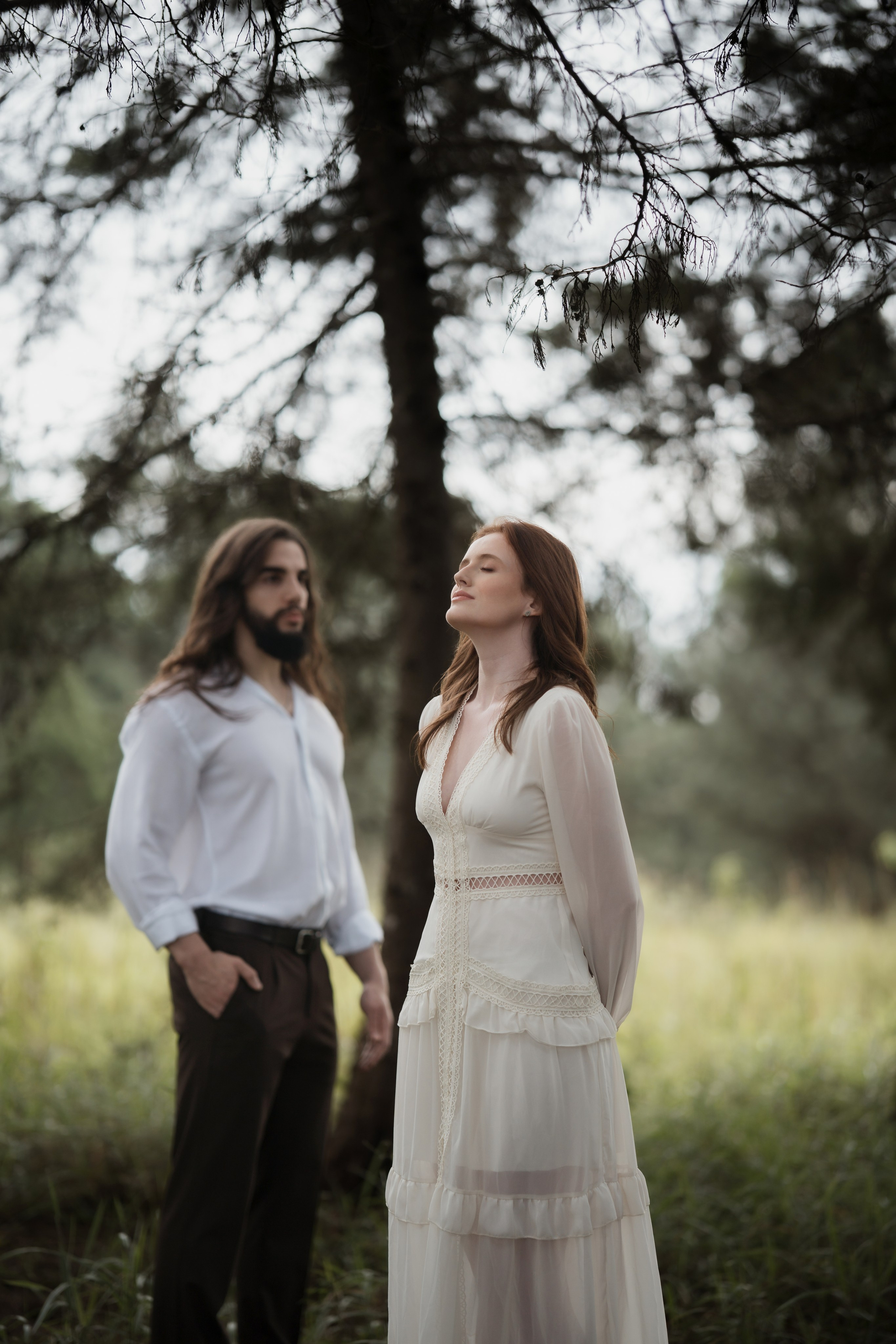 Ensaio elegante e espontâneo de Ana e Igor no Vila Relicário em Ouro Preto Minas Gerais realizado pela Edu e Josi Fotografia. Registros naturais e atemporais do casal.