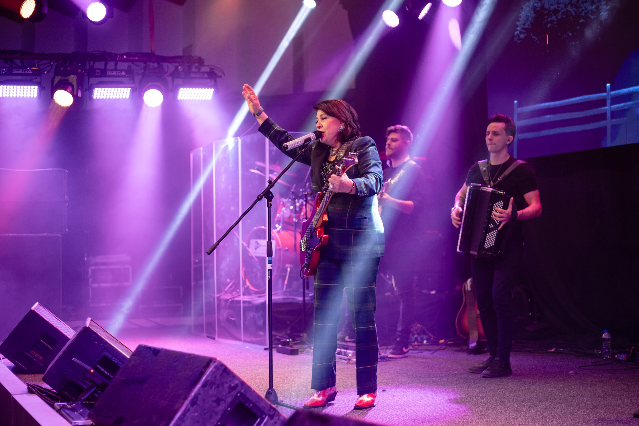 Fotografia de show da cantora Roberta Miranda na Univali