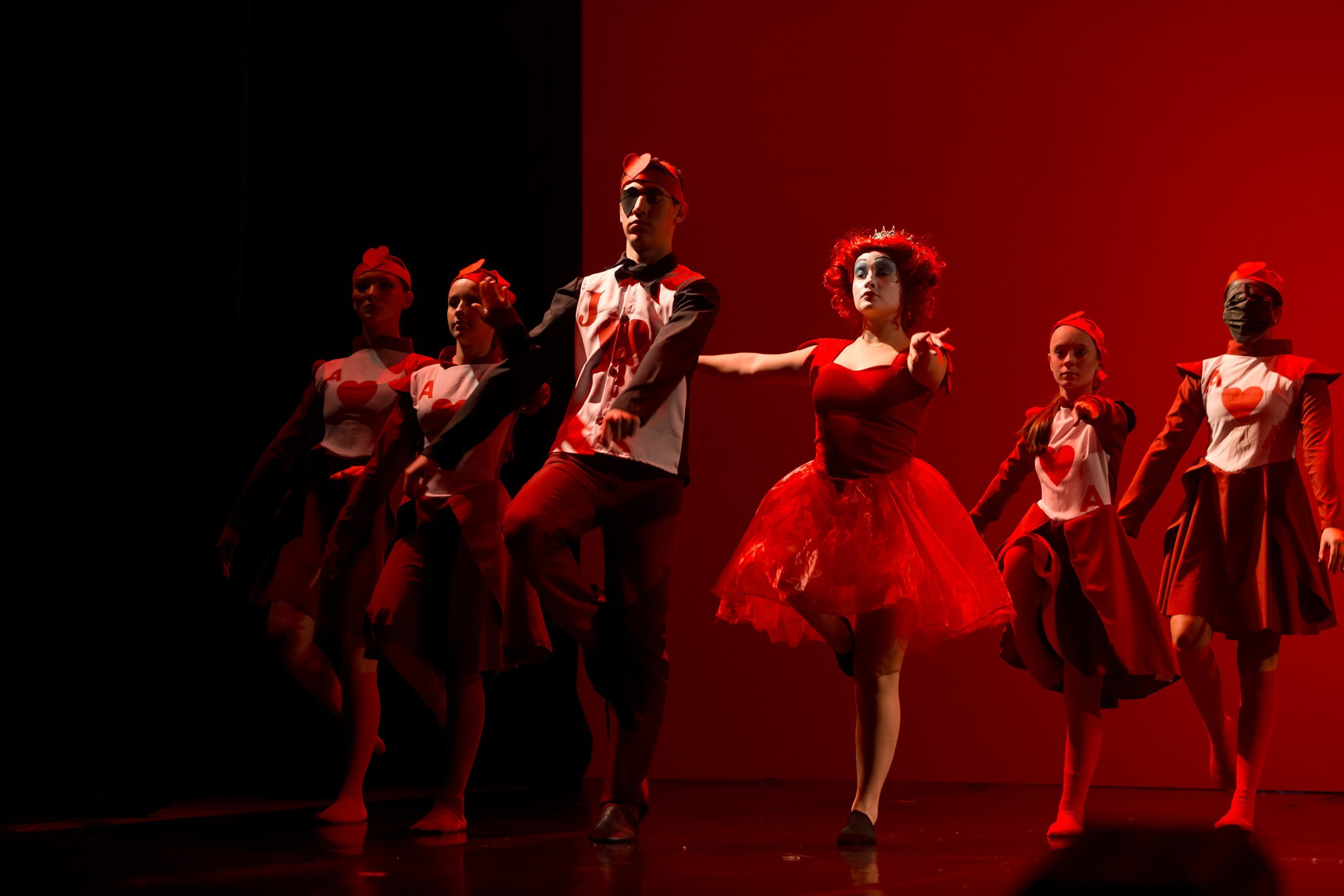 Fotografia de Espetáculo Teatral Alice no País das Maravilhas do grupo de dança Recriarte