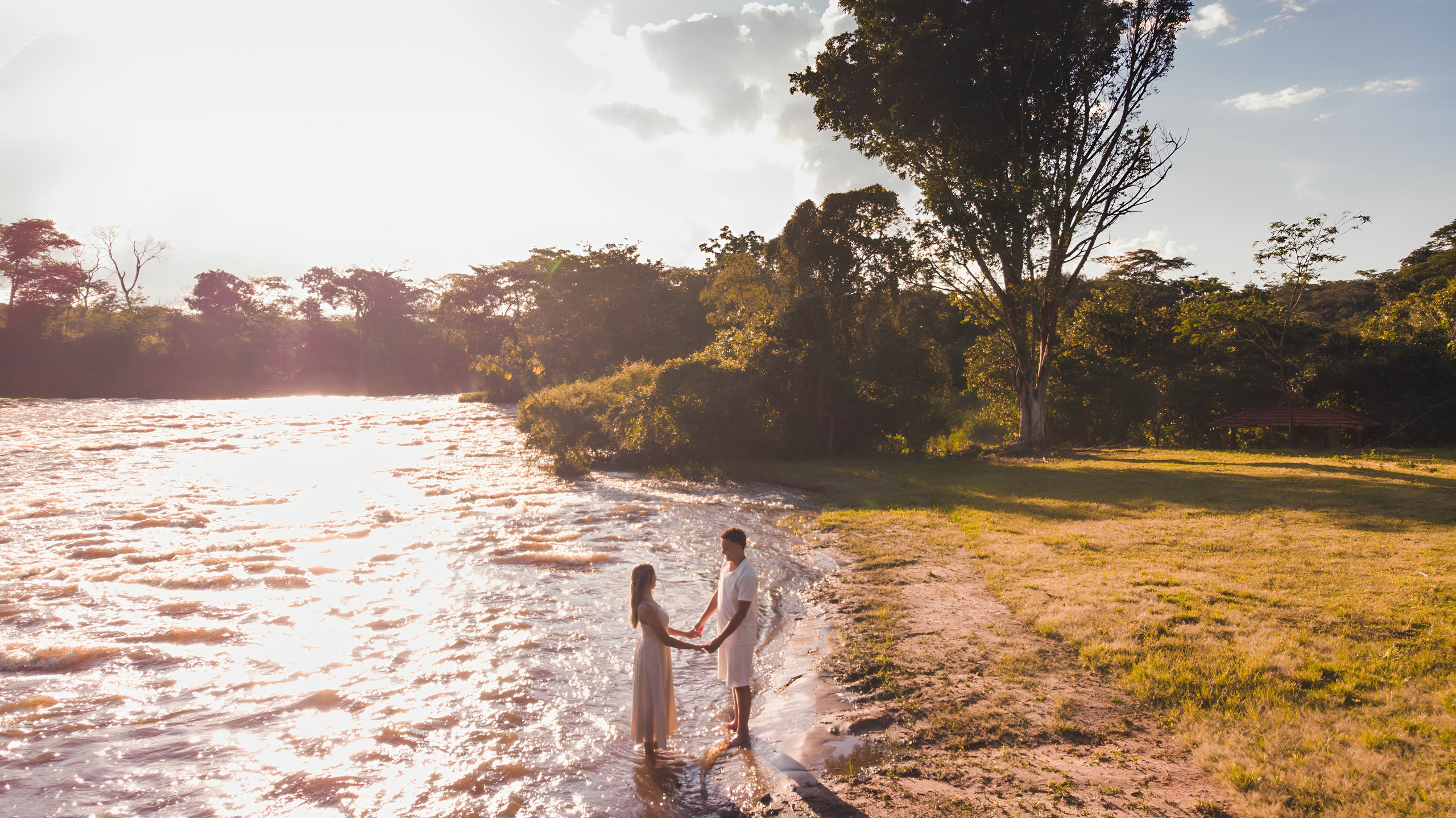 Um lindo ensaio como esse repleto de amor e muita cumplicidade! Uma tarde inesquecível na vida de Nicoli e Gabriel. Fotógrafos de casamento. empresas, família em Catanduva SP e região, Casal Gonçales