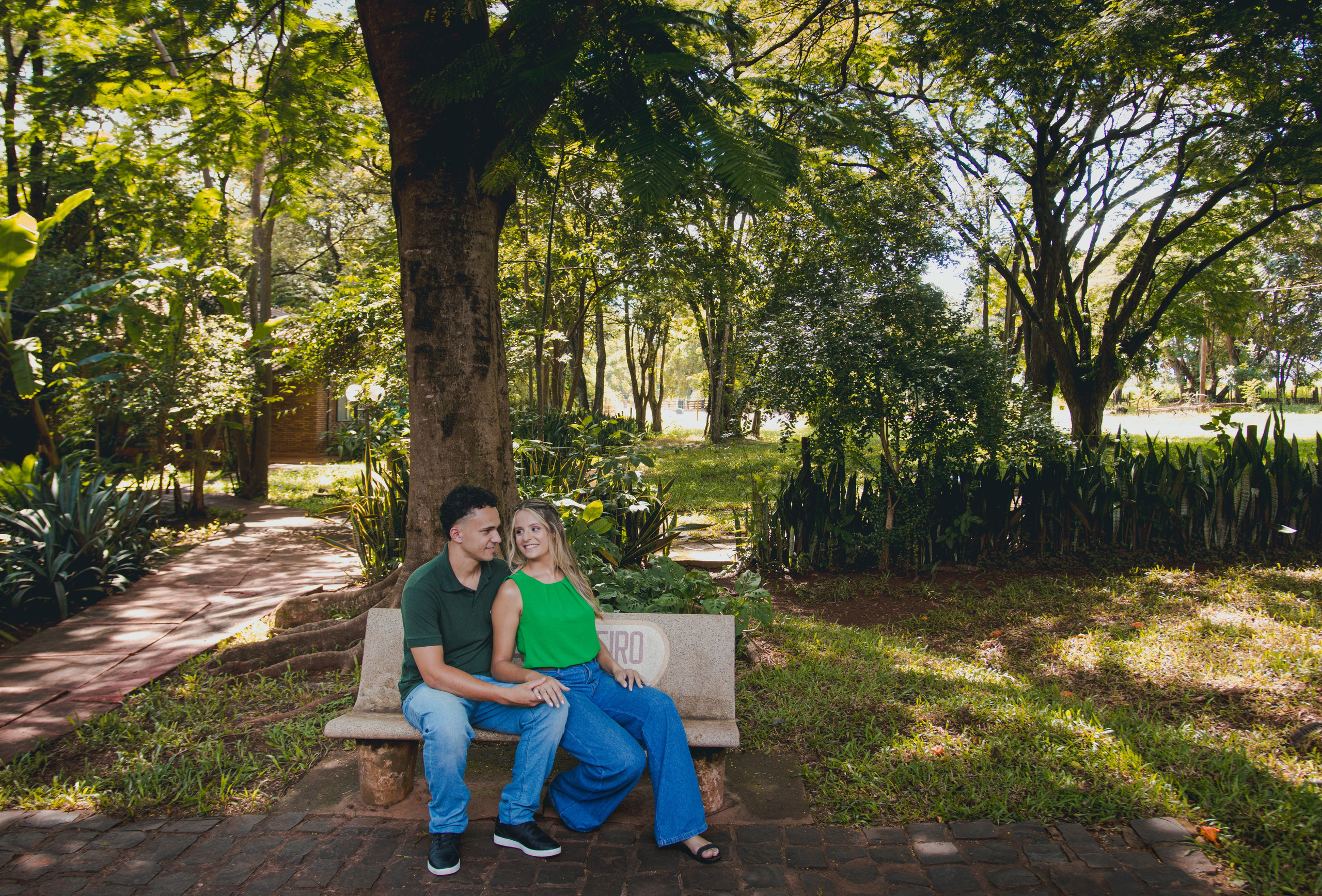 Um lindo ensaio como esse repleto de amor e muita cumplicidade! Uma tarde inesquecível na vida de Nicoli e Gabriel. Fotógrafos de casamento. empresas, família em Catanduva SP e região, Casal Gonçales