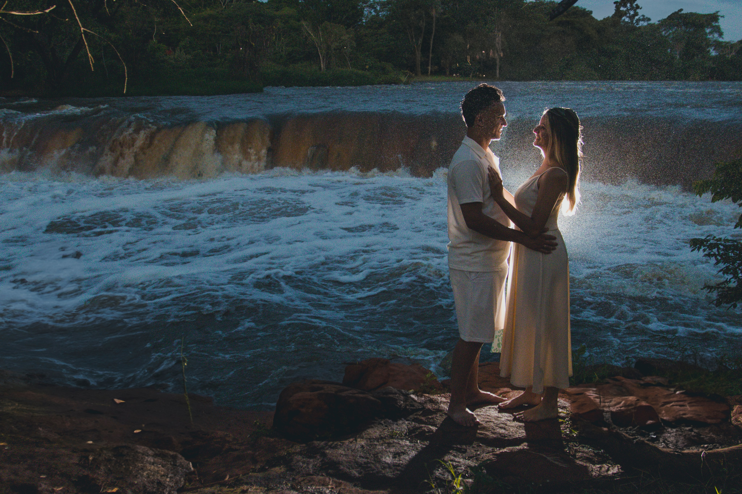 Um lindo ensaio como esse repleto de amor e muita cumplicidade! Uma tarde inesquecível na vida de Nicoli e Gabriel. Fotógrafos de casamento. empresas, família em Catanduva SP e região, Casal Gonçales