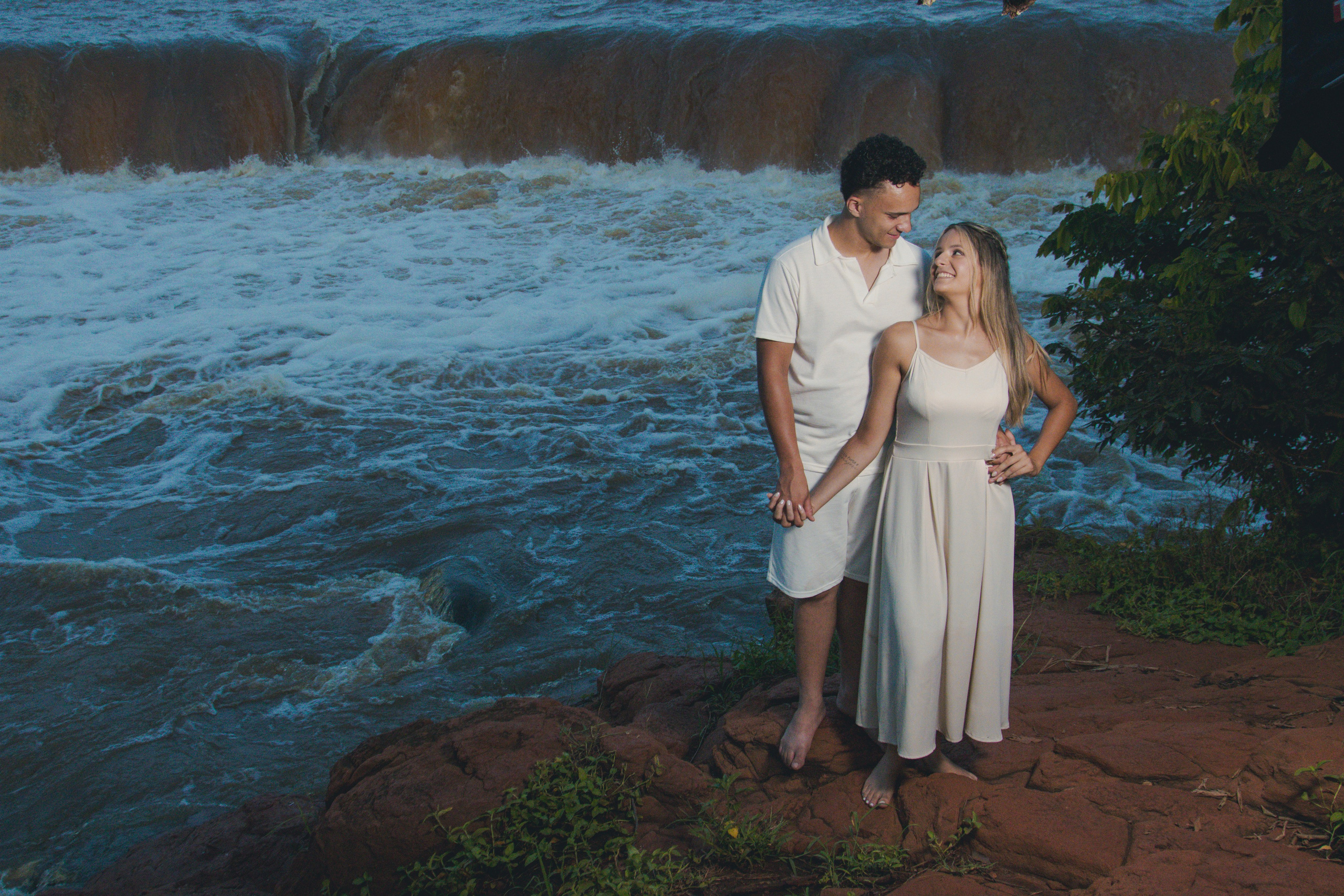 Um lindo ensaio como esse repleto de amor e muita cumplicidade! Uma tarde inesquecível na vida de Nicoli e Gabriel. Fotógrafos de casamento. empresas, família em Catanduva SP e região, Casal Gonçales