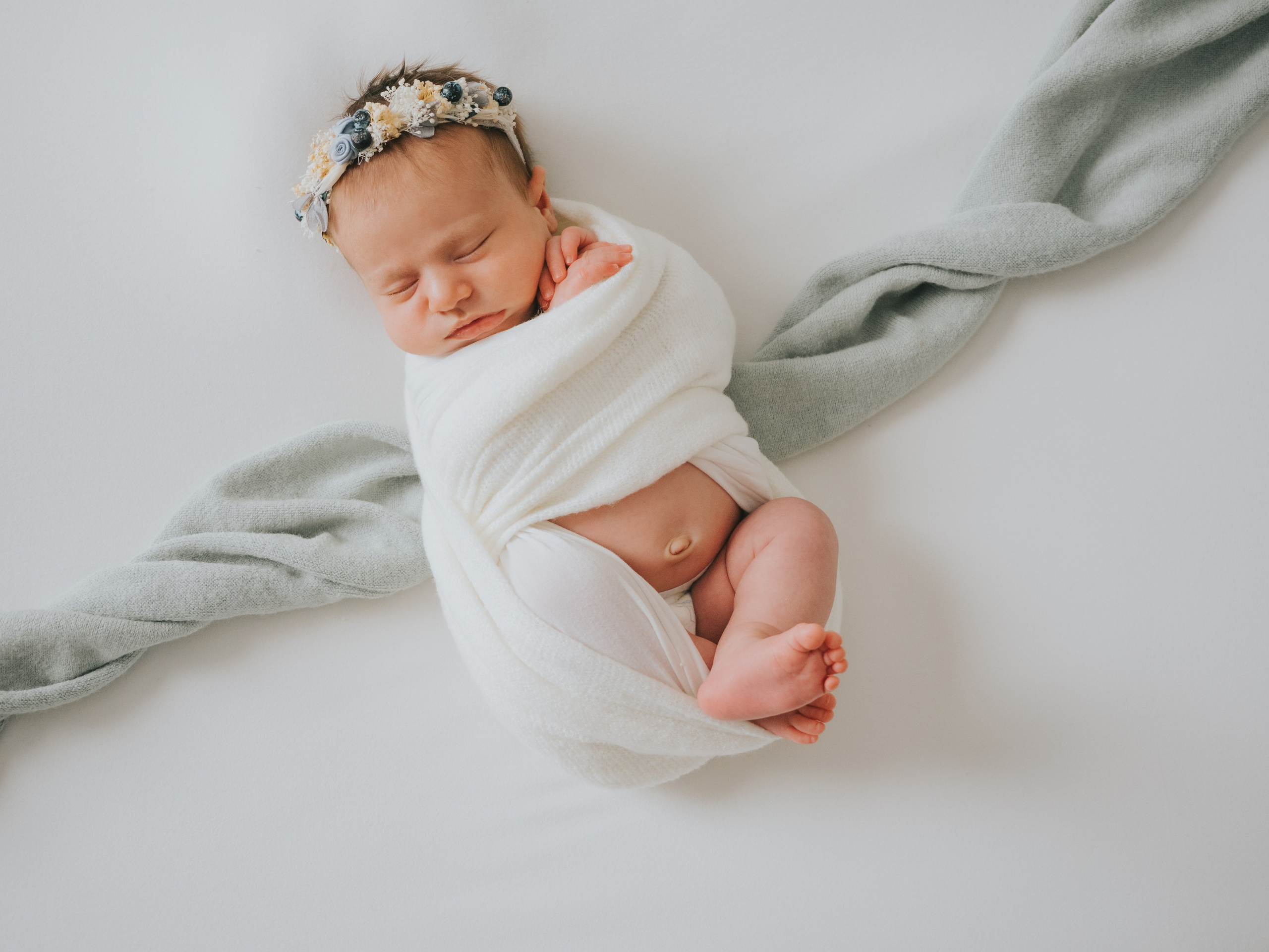 Newborn. Mimosa Studios — Motherhood, Portrait & Family Photographer in Montreal