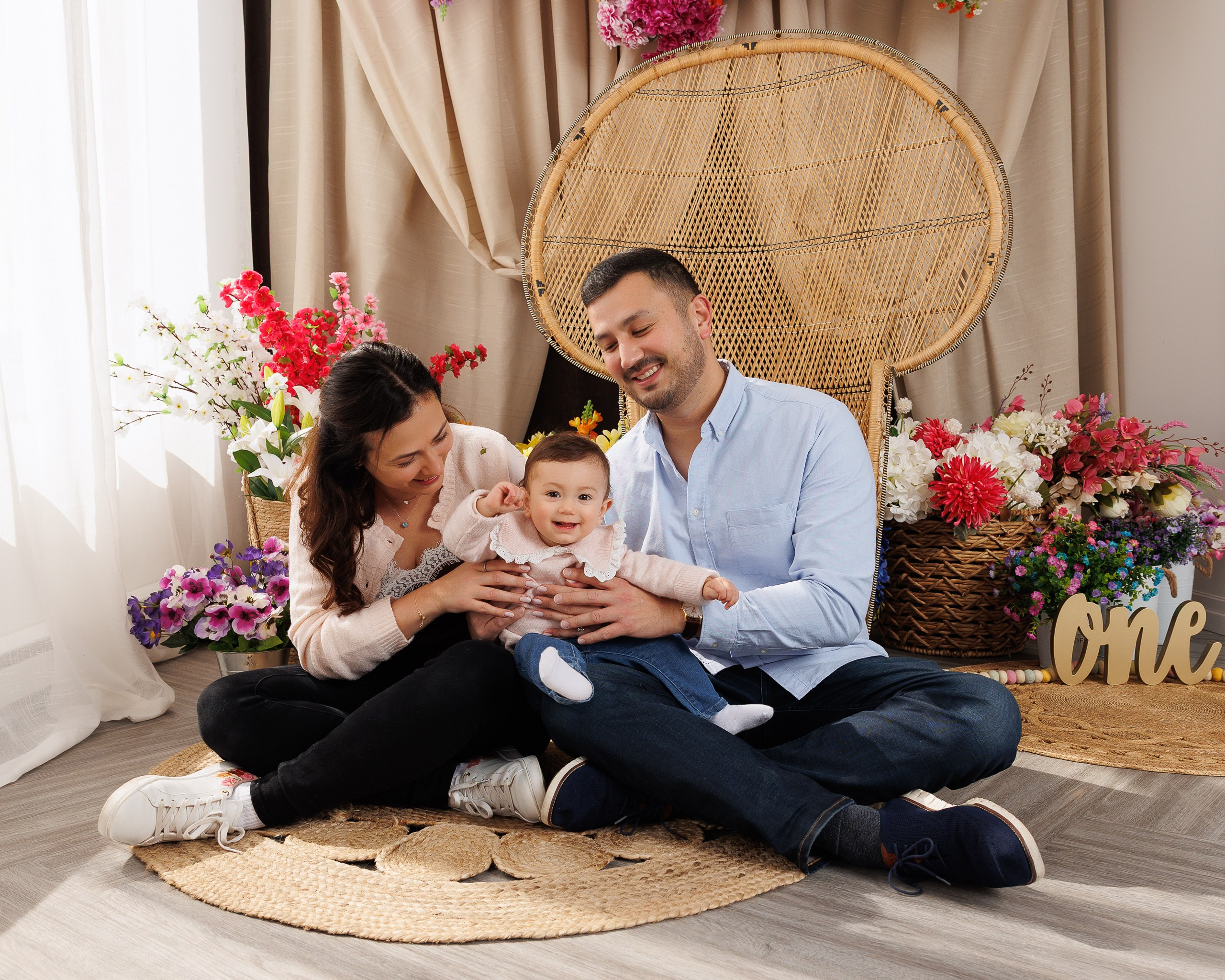 Kira’s 1ST Birthday. Je suis photographe portraitiste et je réalise des portraits à toutes les étapes de votre vie! Bienvenue dans mon studio à Westmount, Qc