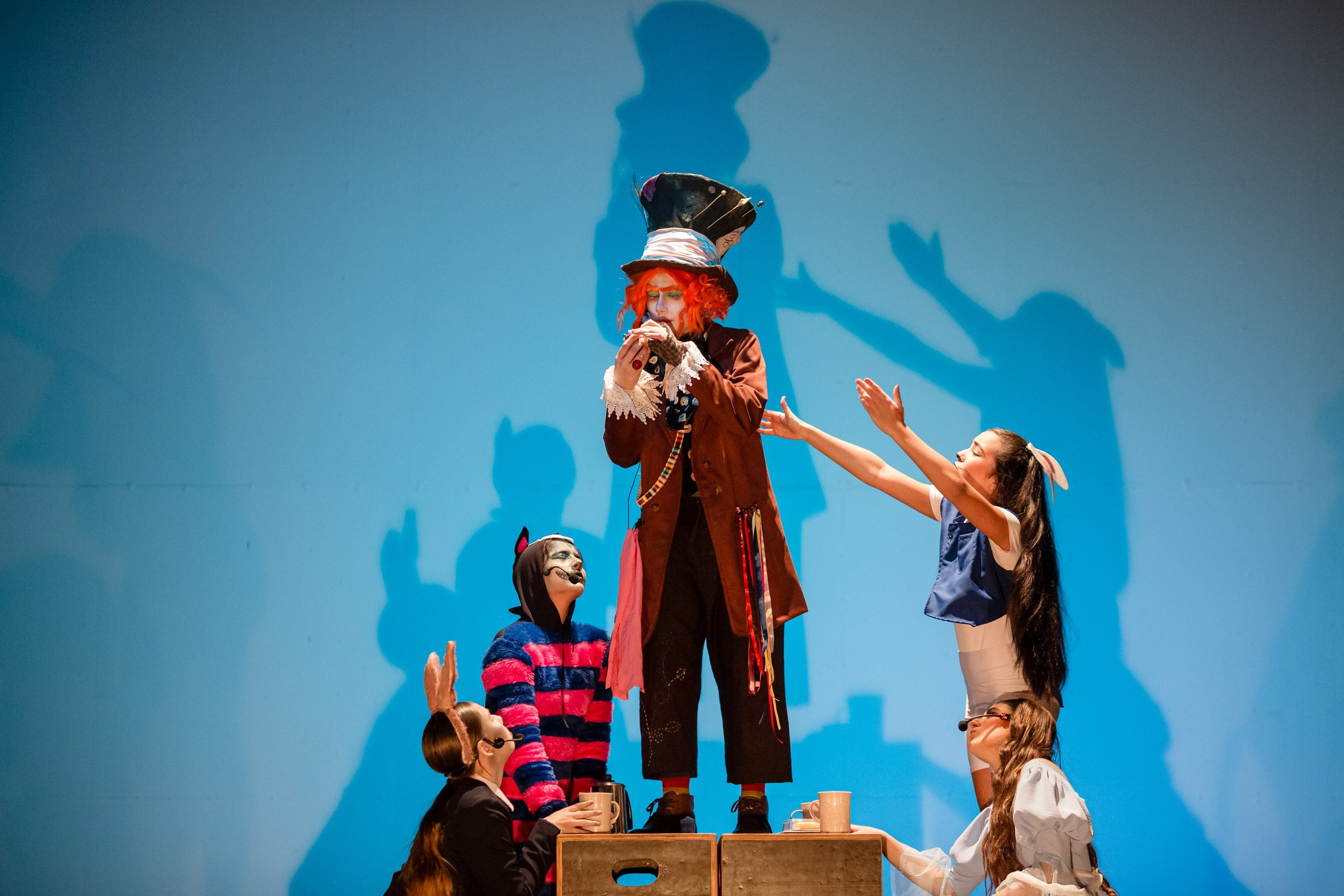 Fotografia de Espetáculo Teatral Alice no País das Maravilhas do grupo de dança Recriarte