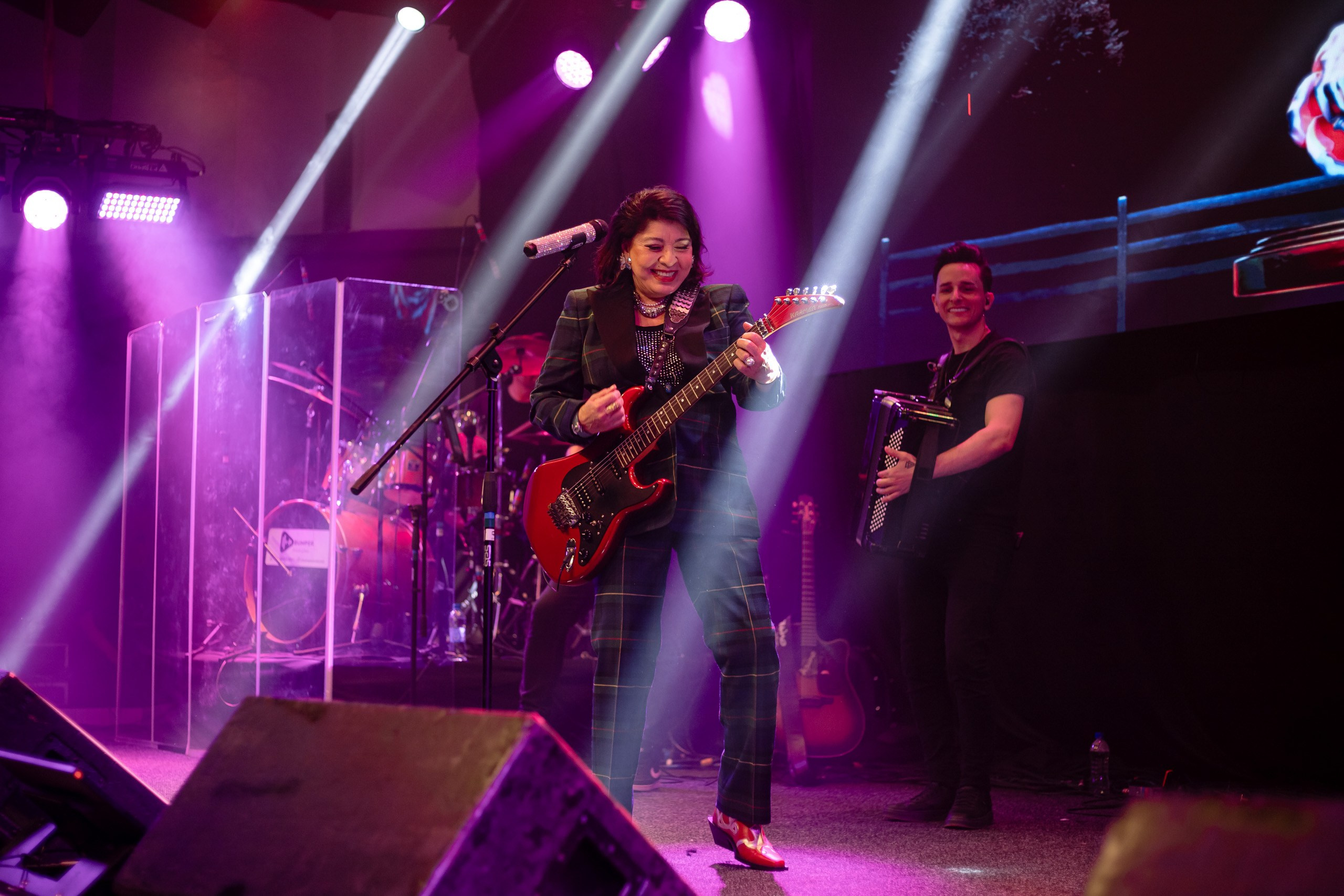 Fotografia de show da cantora Roberta Miranda na Univali