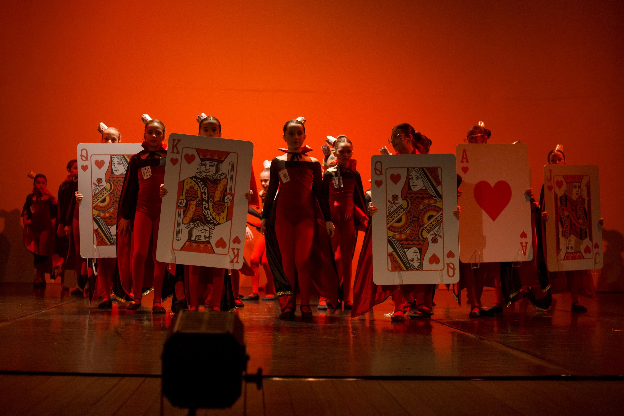 Fotografia de Espetáculo Teatral Alice no País das Maravilhas do grupo de dança Recriarte