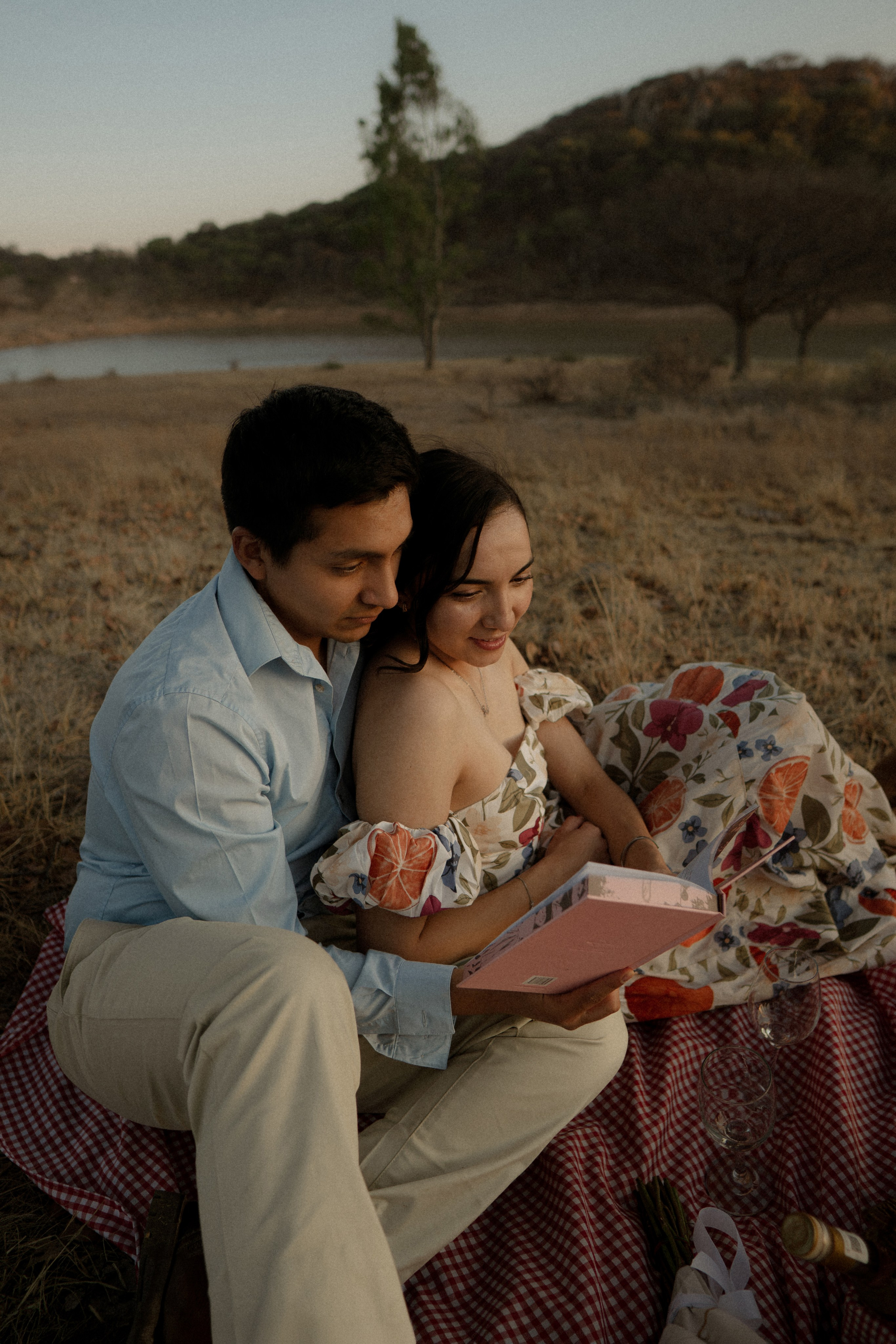 Gabriela y Joaquin. TWO MILLIMETERS