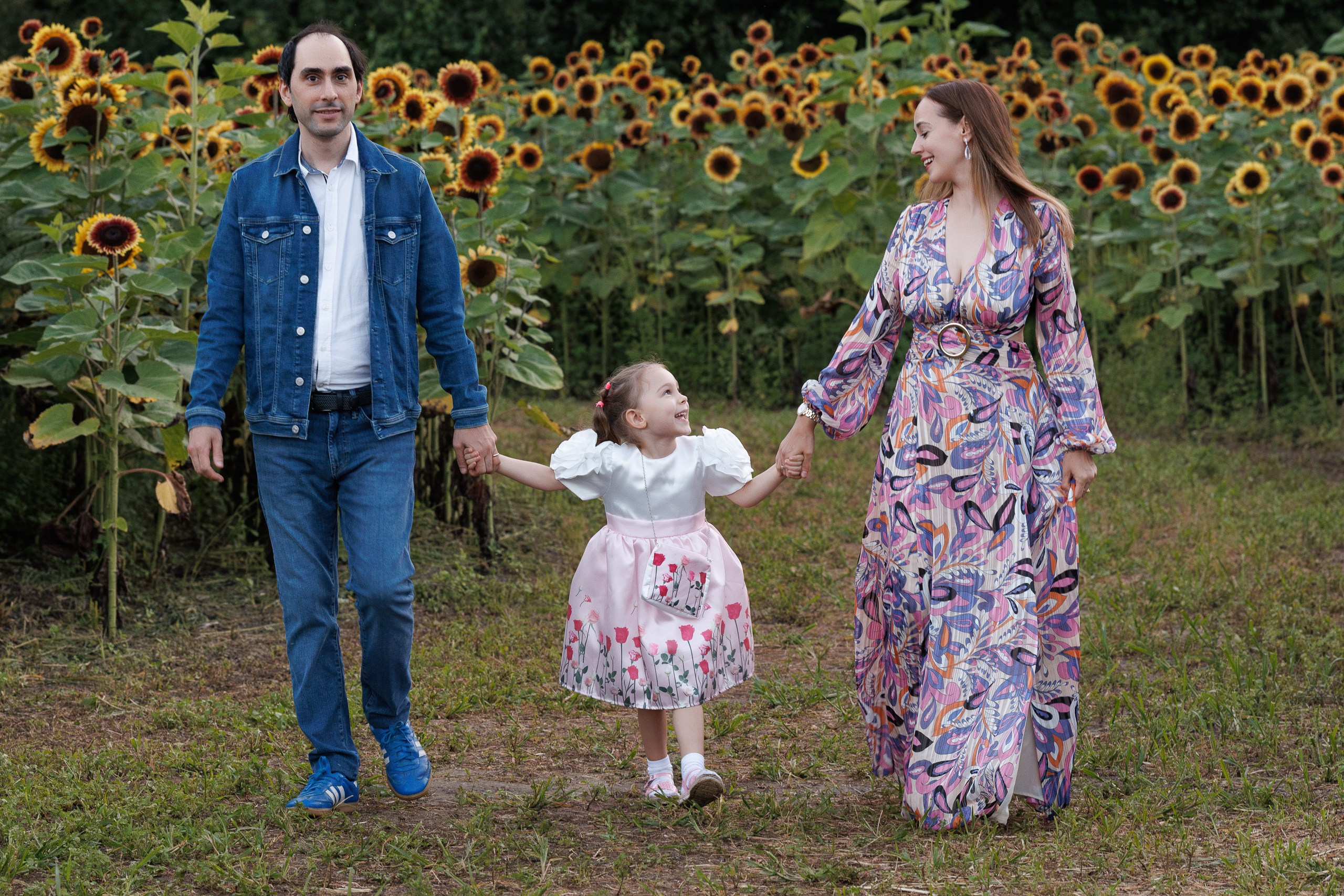 L’expérience “La Belle de Coteau-du-Lac” avec Anastasia et la famille. I am a portrait photographer, creating portraits at all stages of your life! Welcome to my studio in Westmount, Quebec